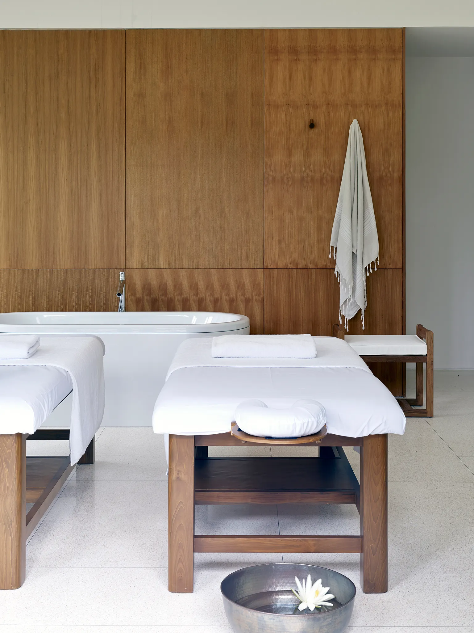 Arnalaya Beach House - Spa massage bed