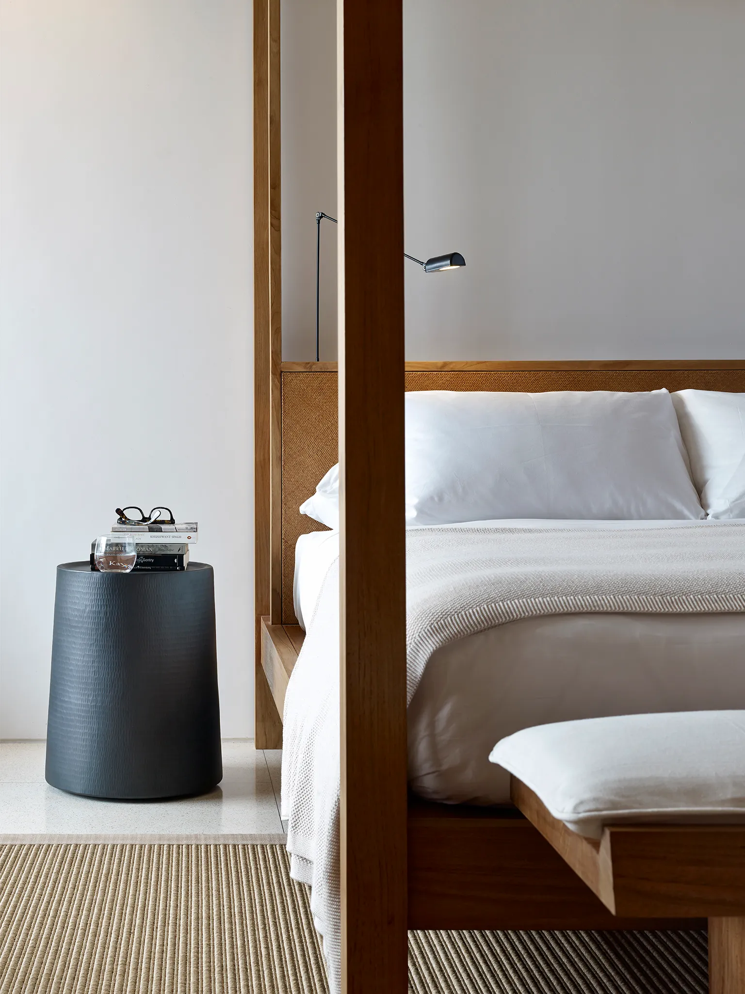Arnalaya Beach House - Four poster bed details