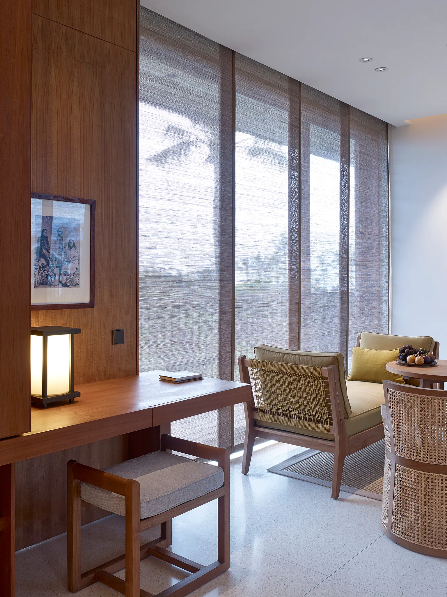 Arnalaya Beach House - Writing desk and living space sofa