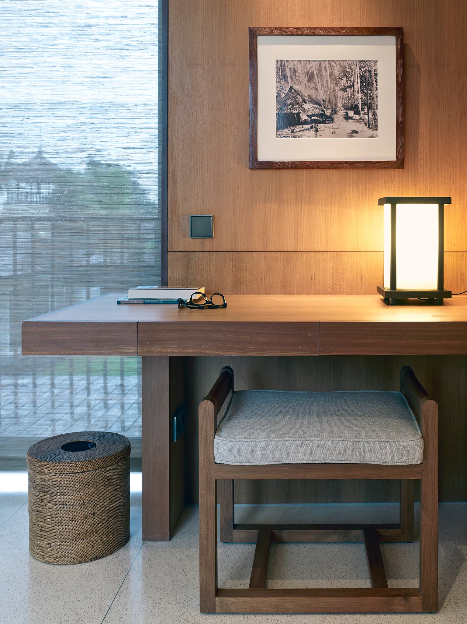 Arnalaya Beach House - Bedroom writing desk