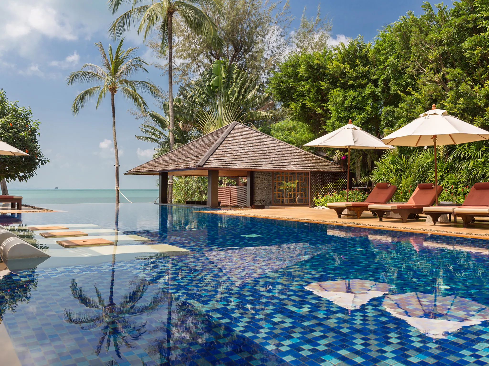 Baan Puri - Swim under a clear blue sky