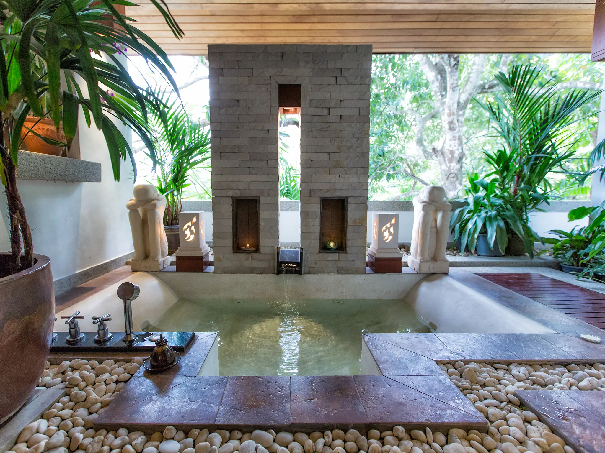 Baan Surin Sawan - Master suite bath