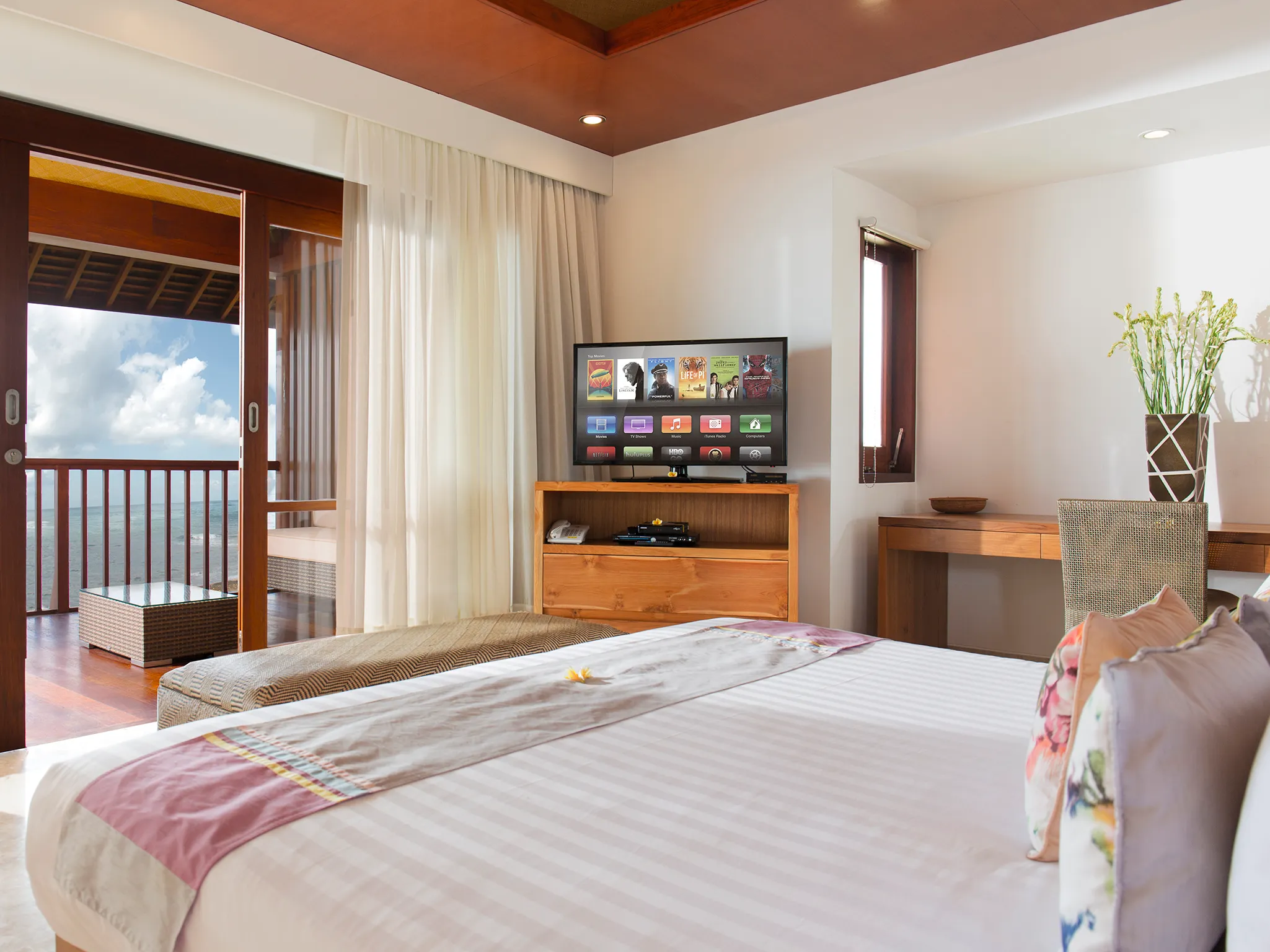 Villa Bayu Gita Beachfront - Upstairs front bedroom