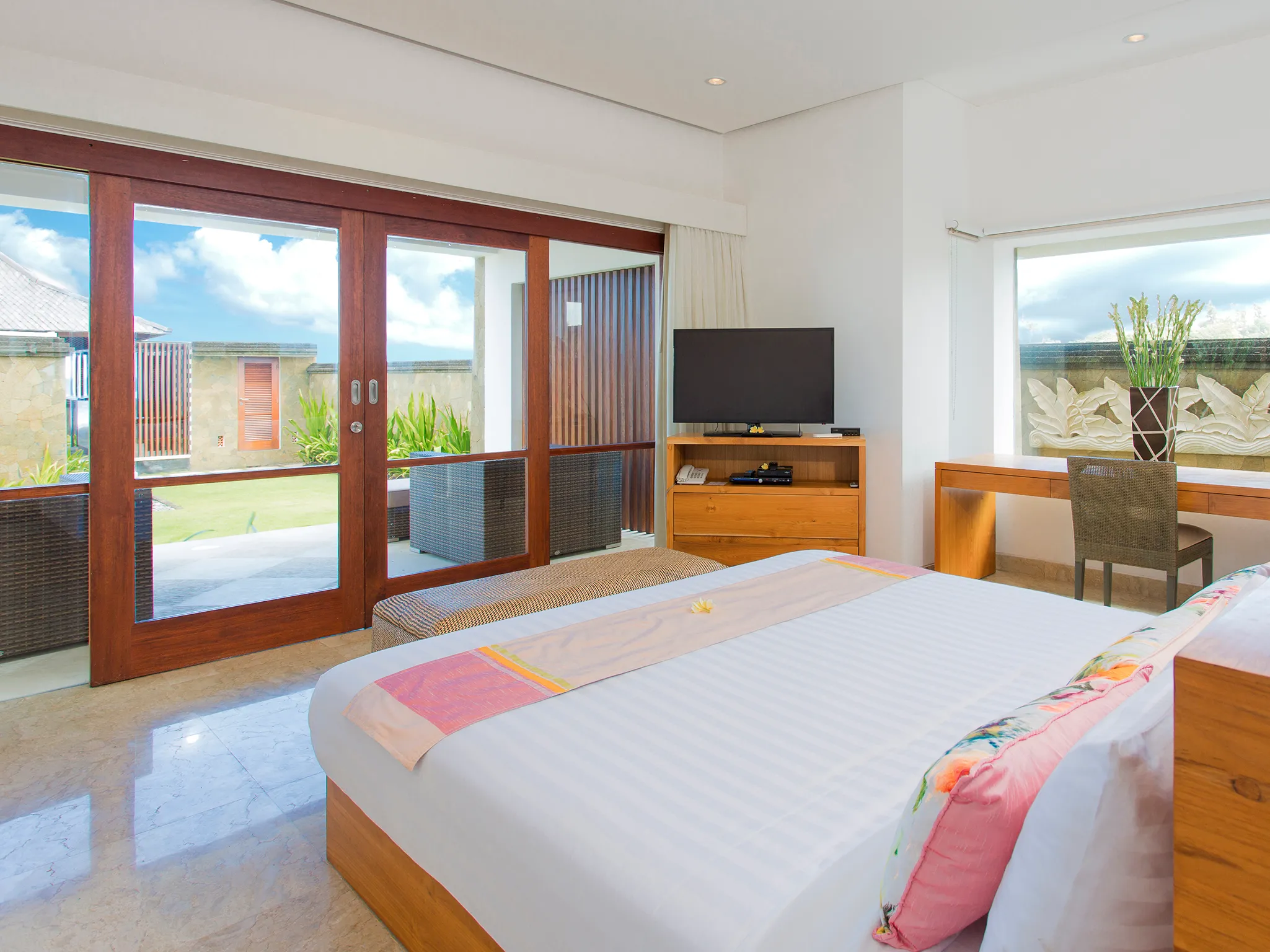 Villa Bayu Gita Beachfront - Downstairs front bedroom