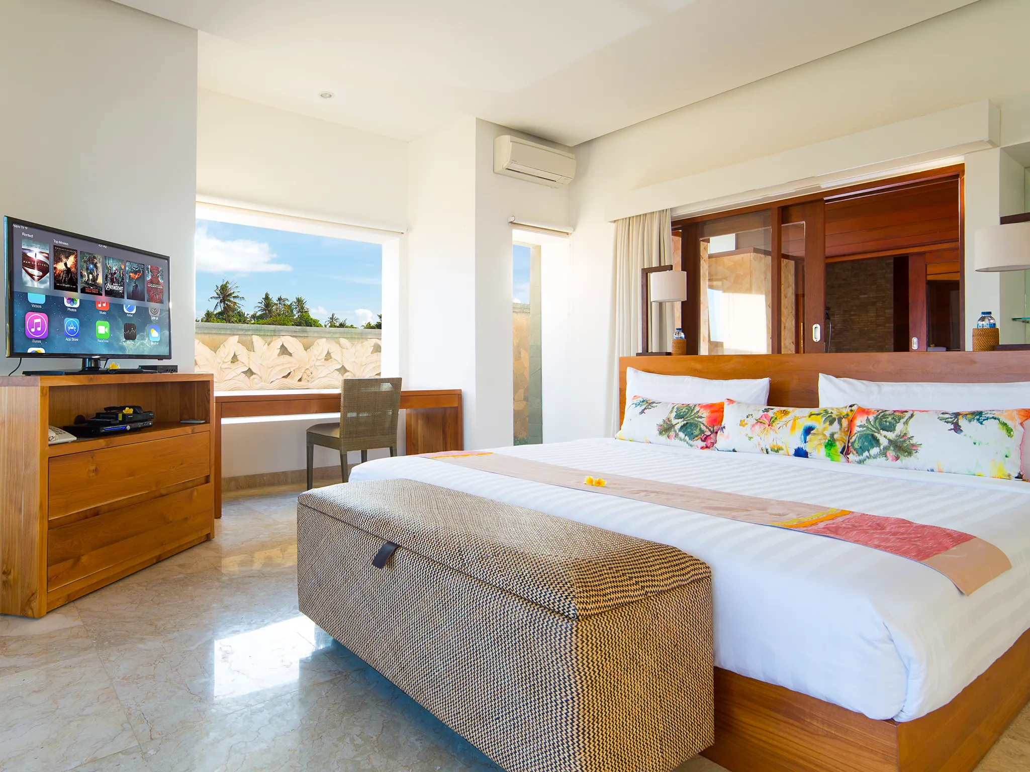 Villa Bayu Gita Beachfront - Downstairs front bedroom