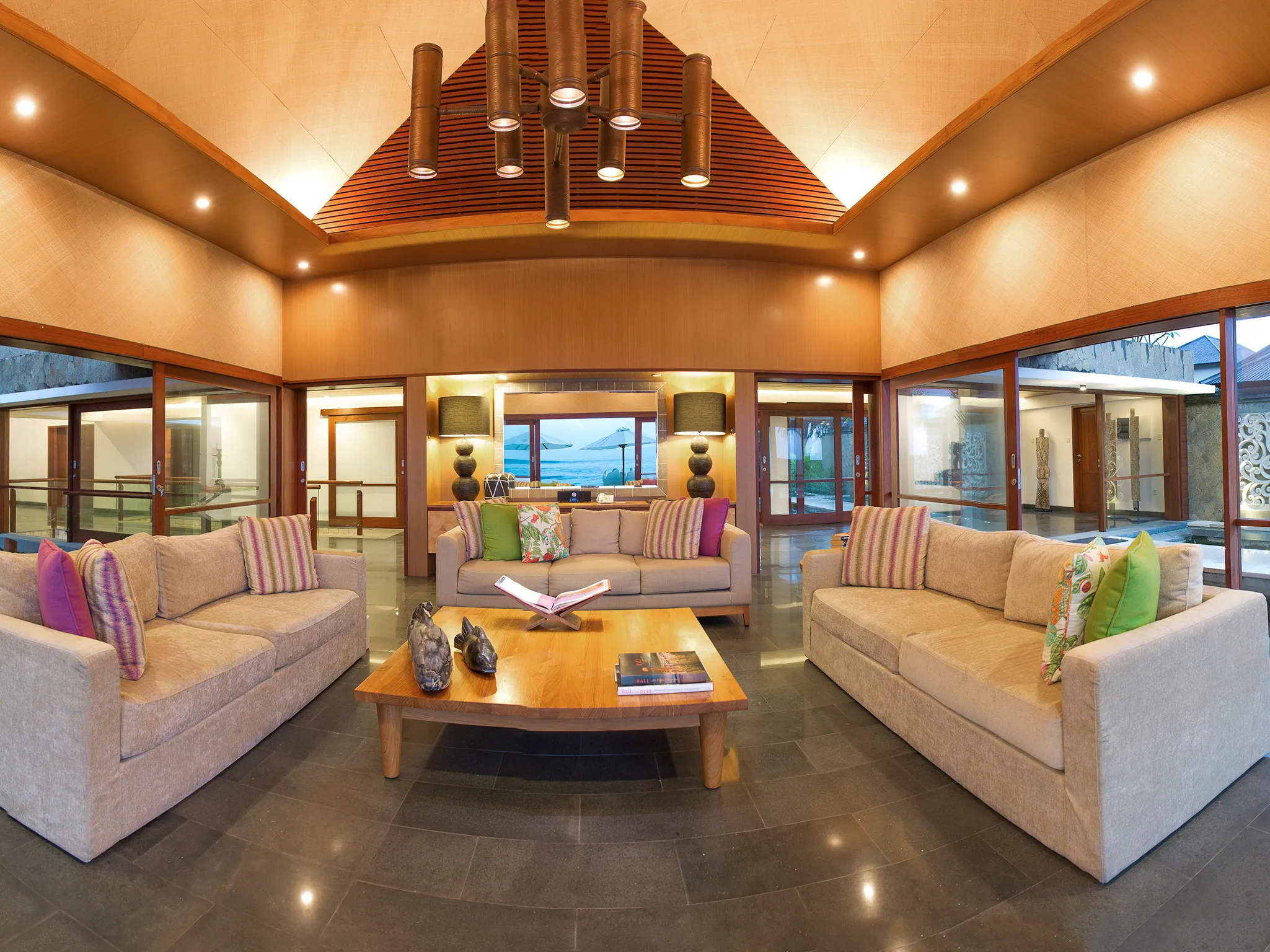 Villa Bayu Gita Beachfront - Sitting area