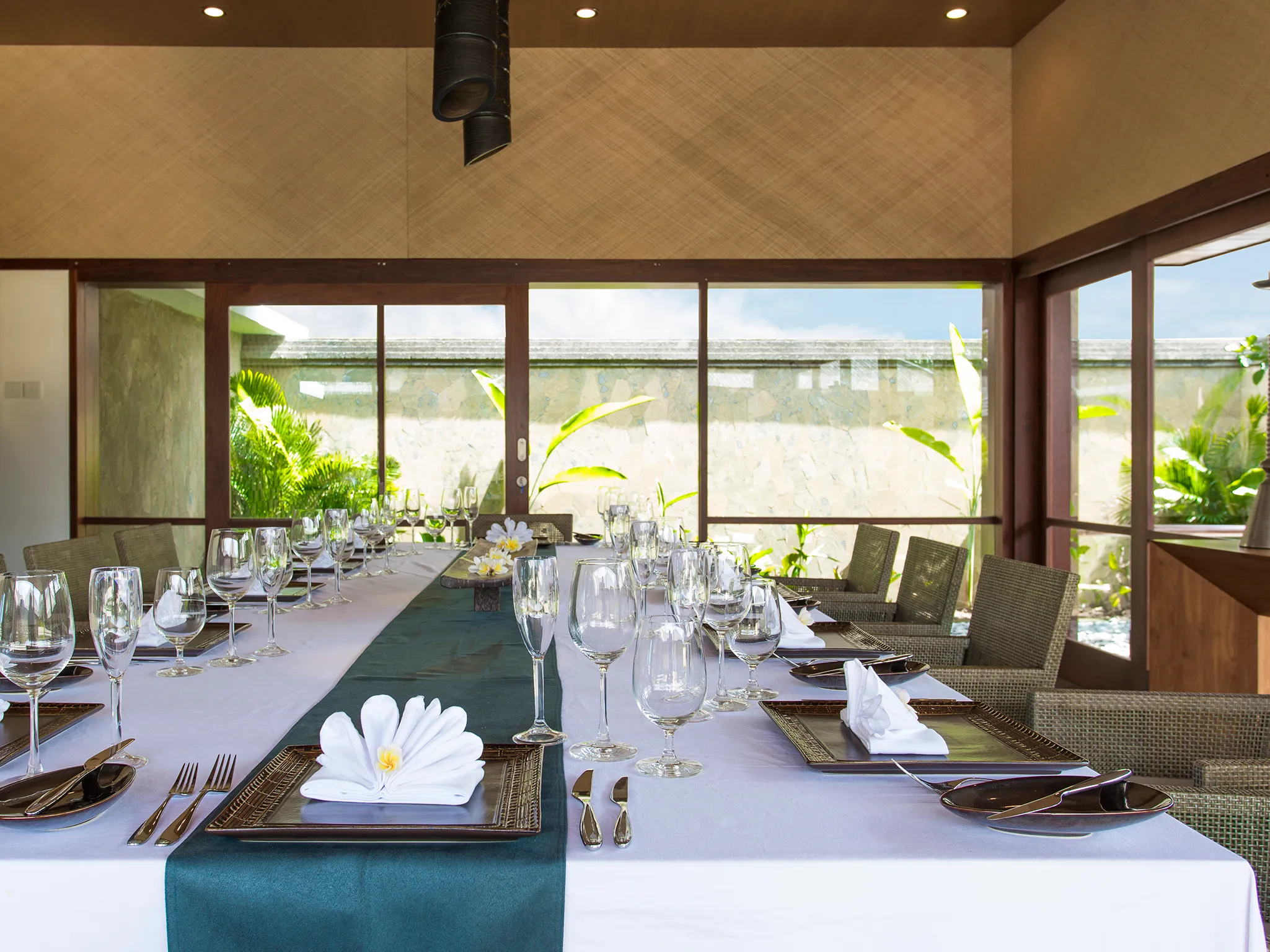 Villa Bayu Gita Beachfront - Indoor dining