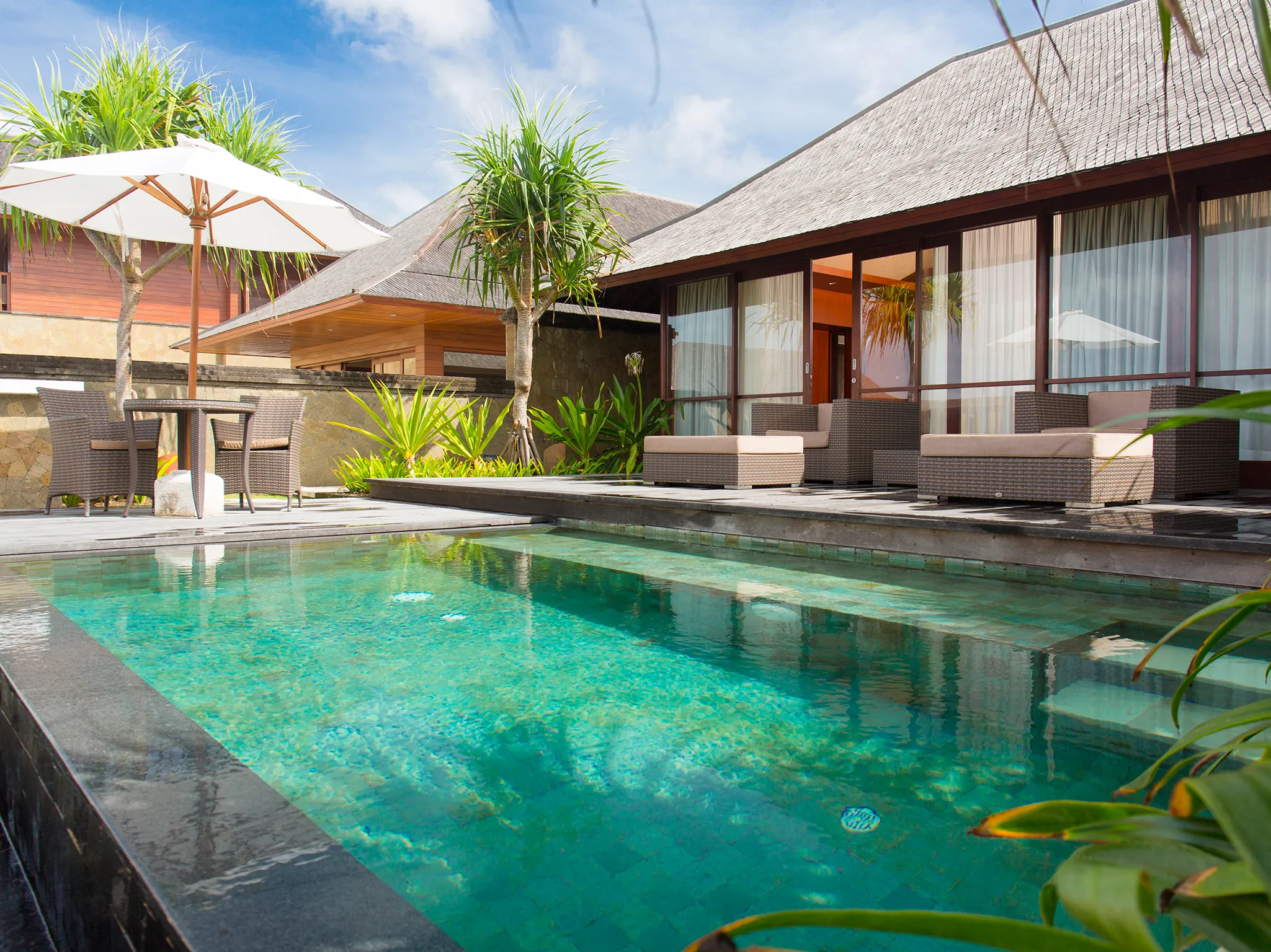 Villa Bayu Gita Beachfront - Master suite one plunge pool