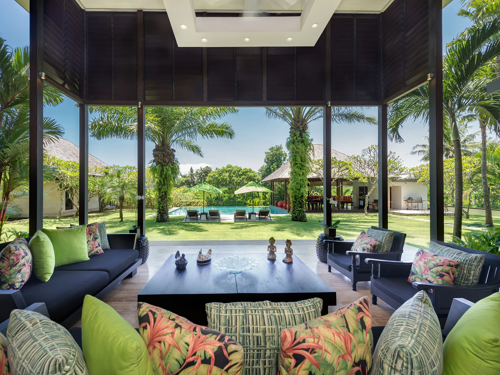 Bendega Nui - Open living area view to pool