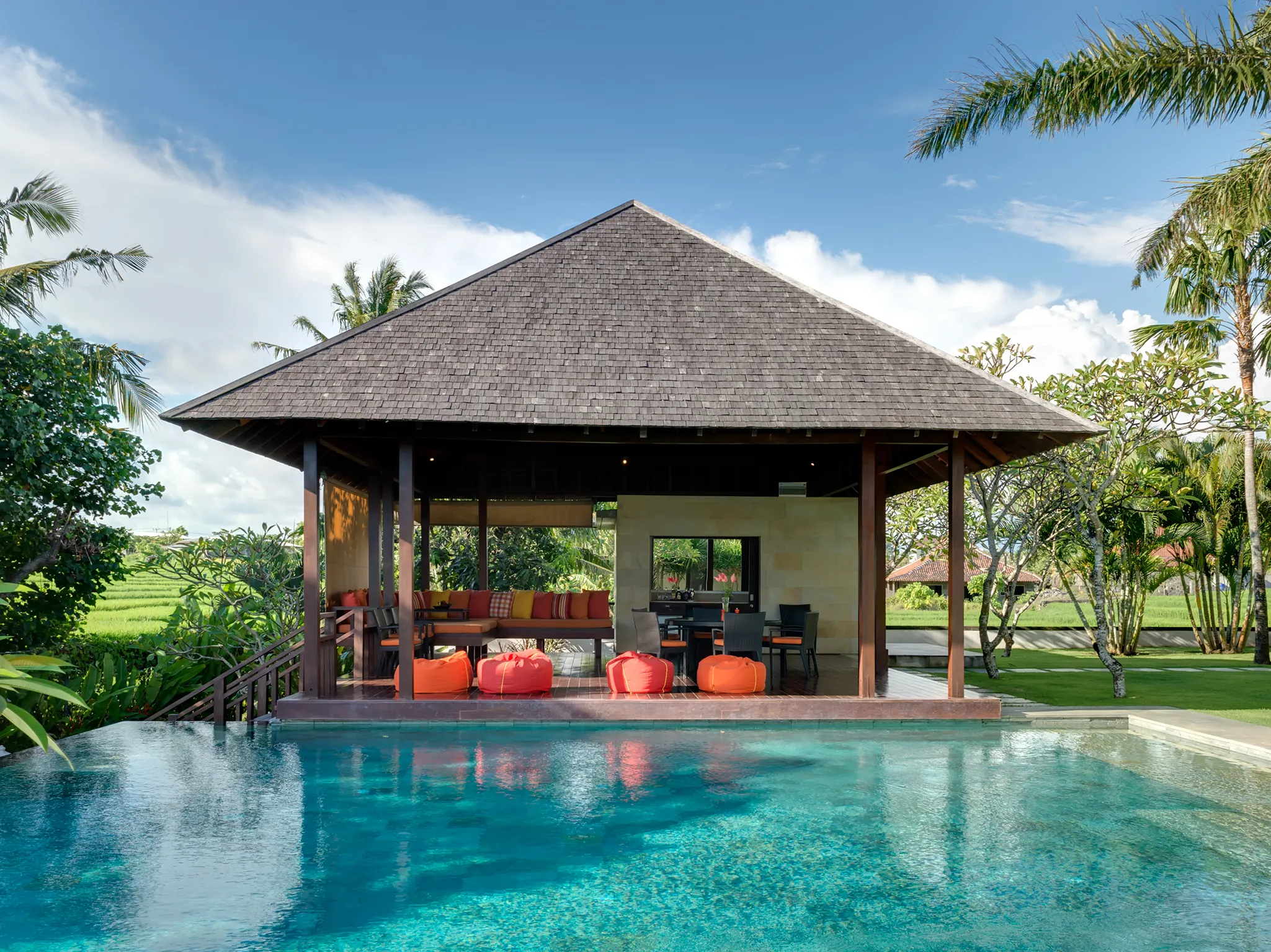 Bendega Nui - Poolside bale