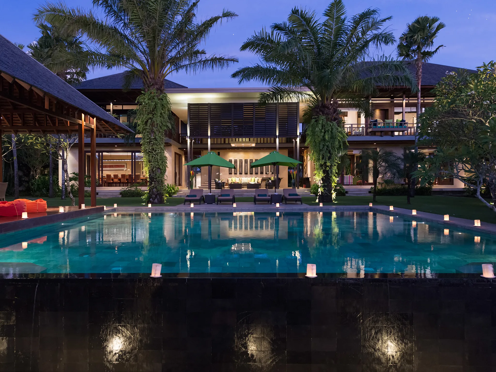Bendega Nui - The villa at night
