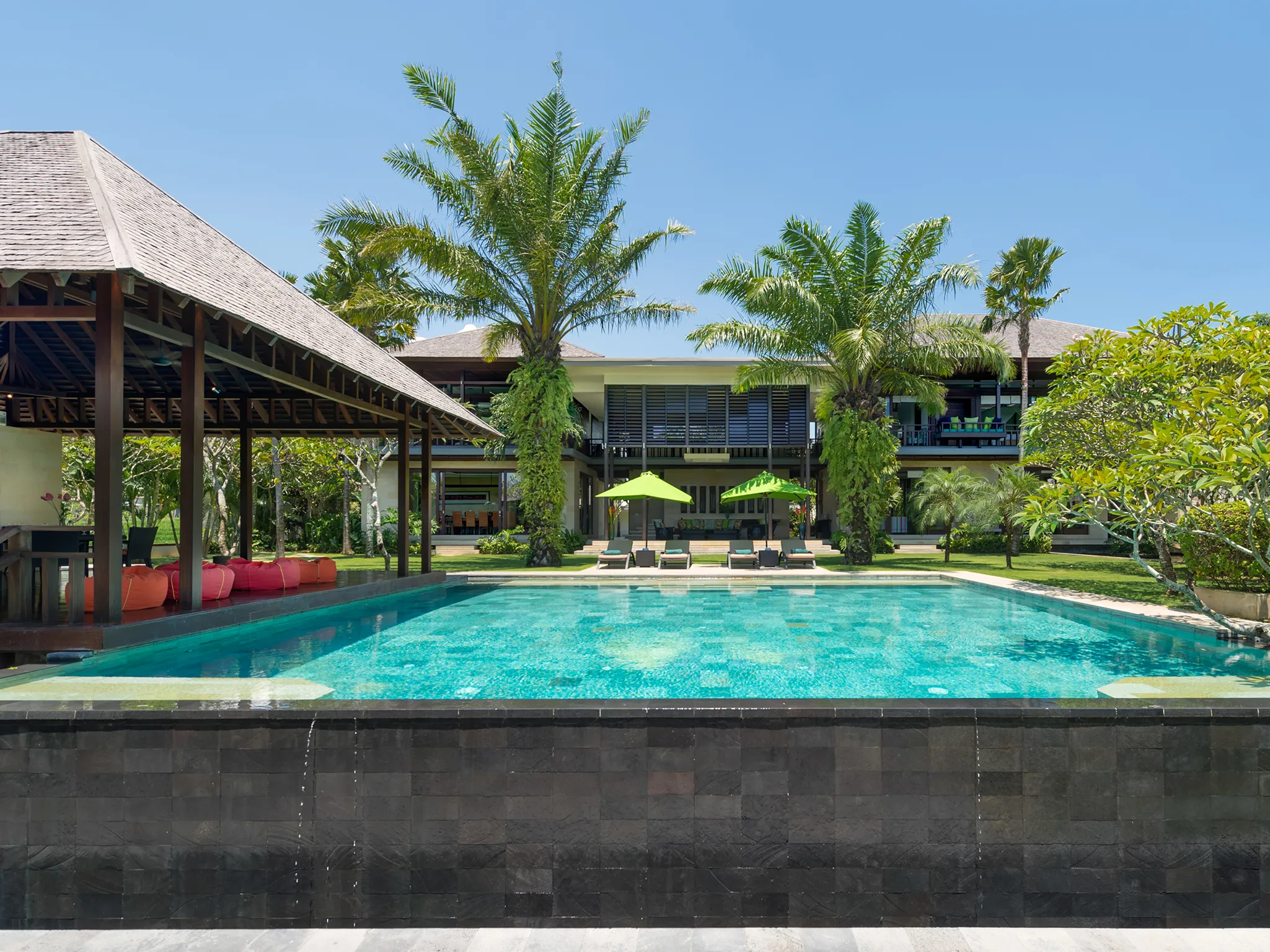 Bendega Nui - Pool to villa view