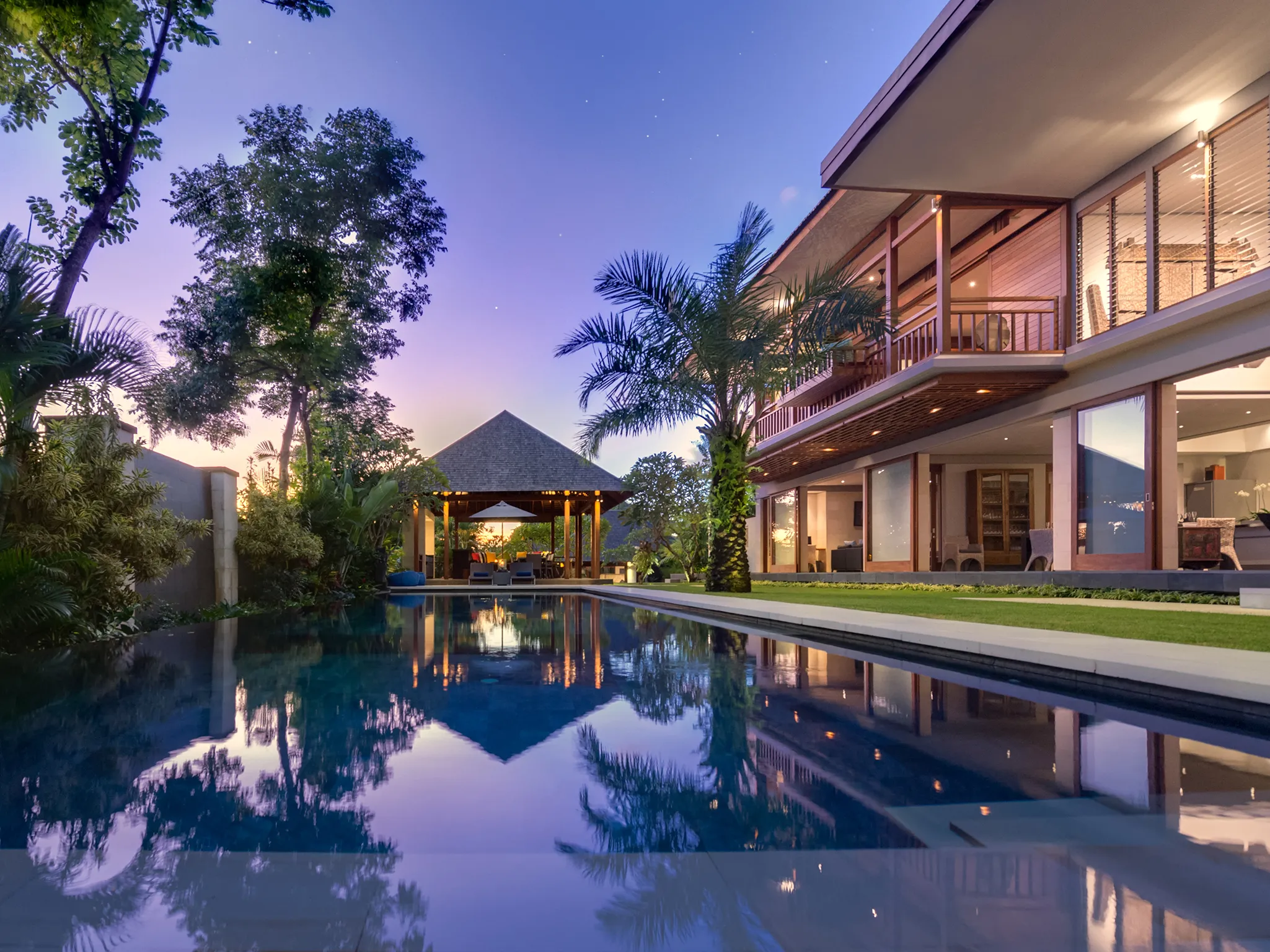 Bendega Rato - The pool at dusk