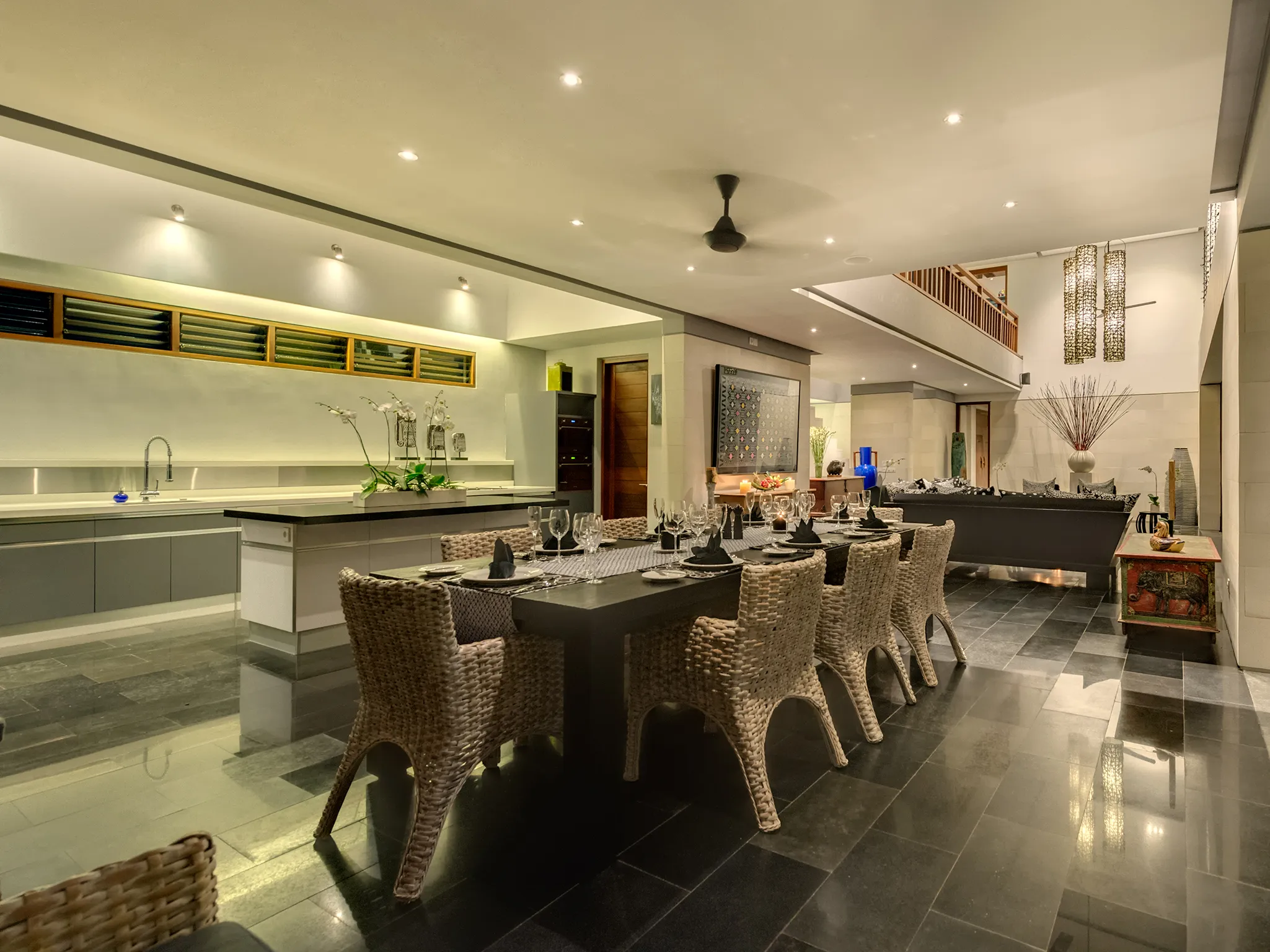 Bendega Rato - Dining area at night