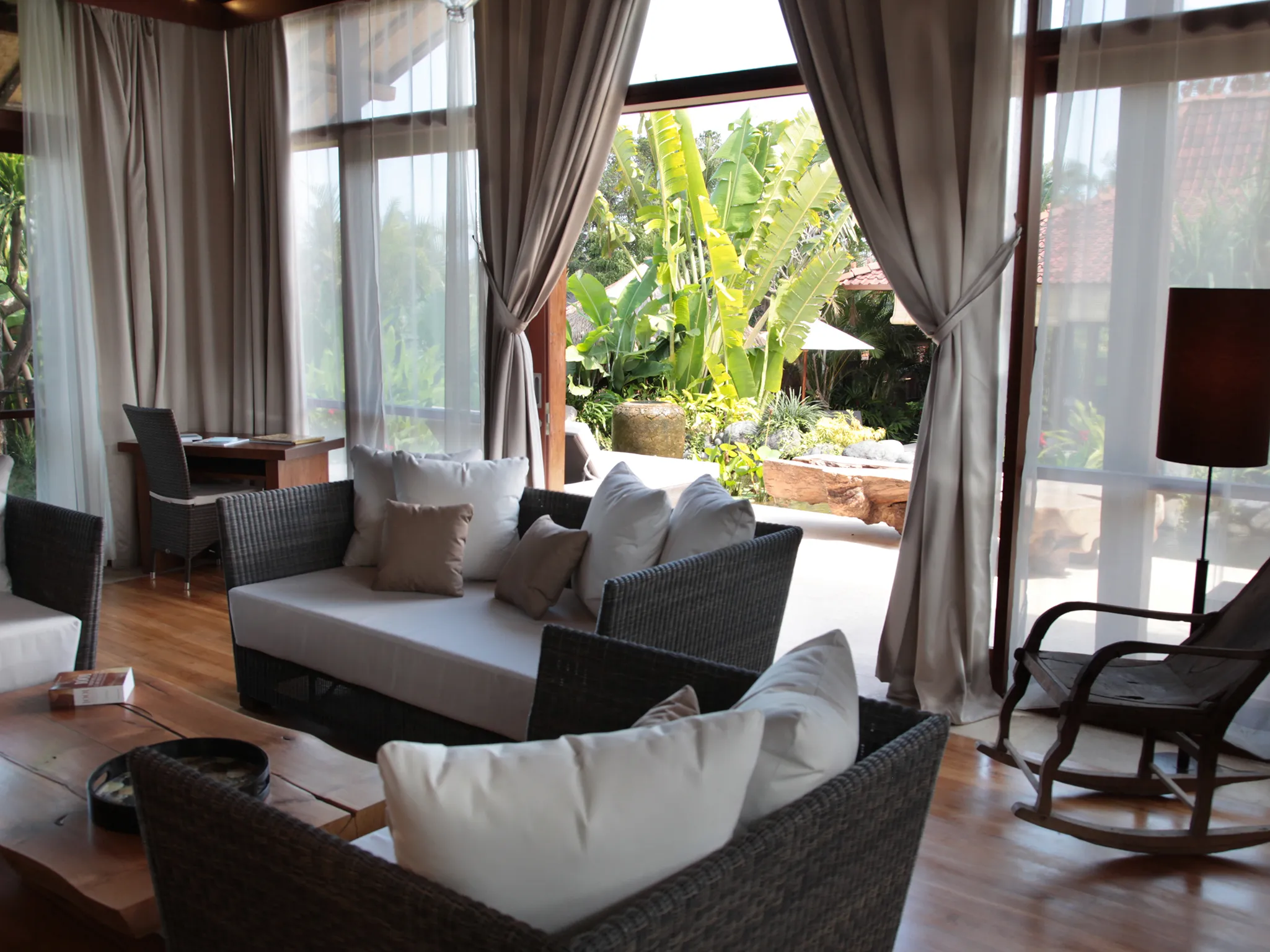 7. Villa Amy - Master bedroom living area