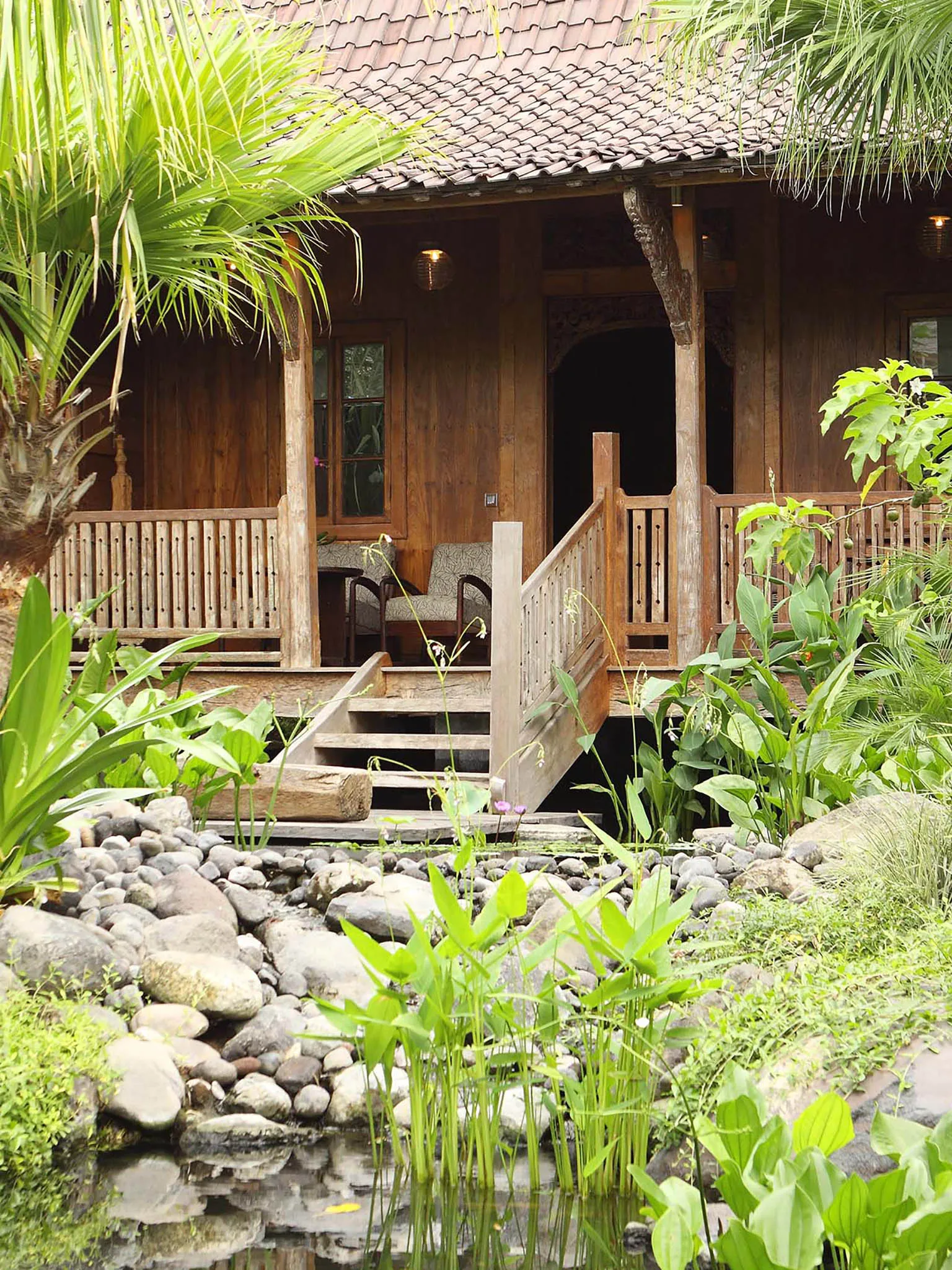 Villa Radha - The villa and pond