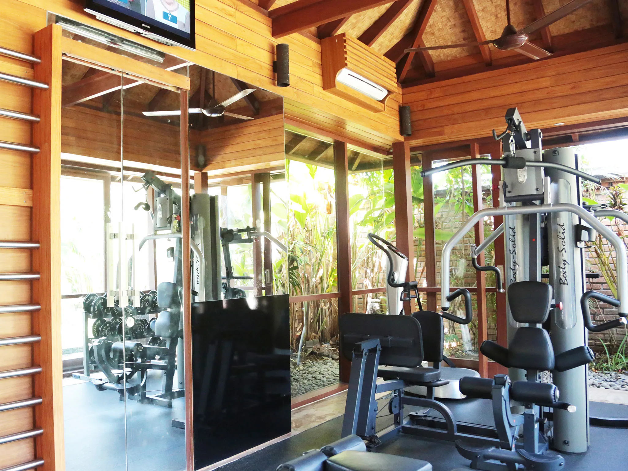 Dea Villas - Inside the gym