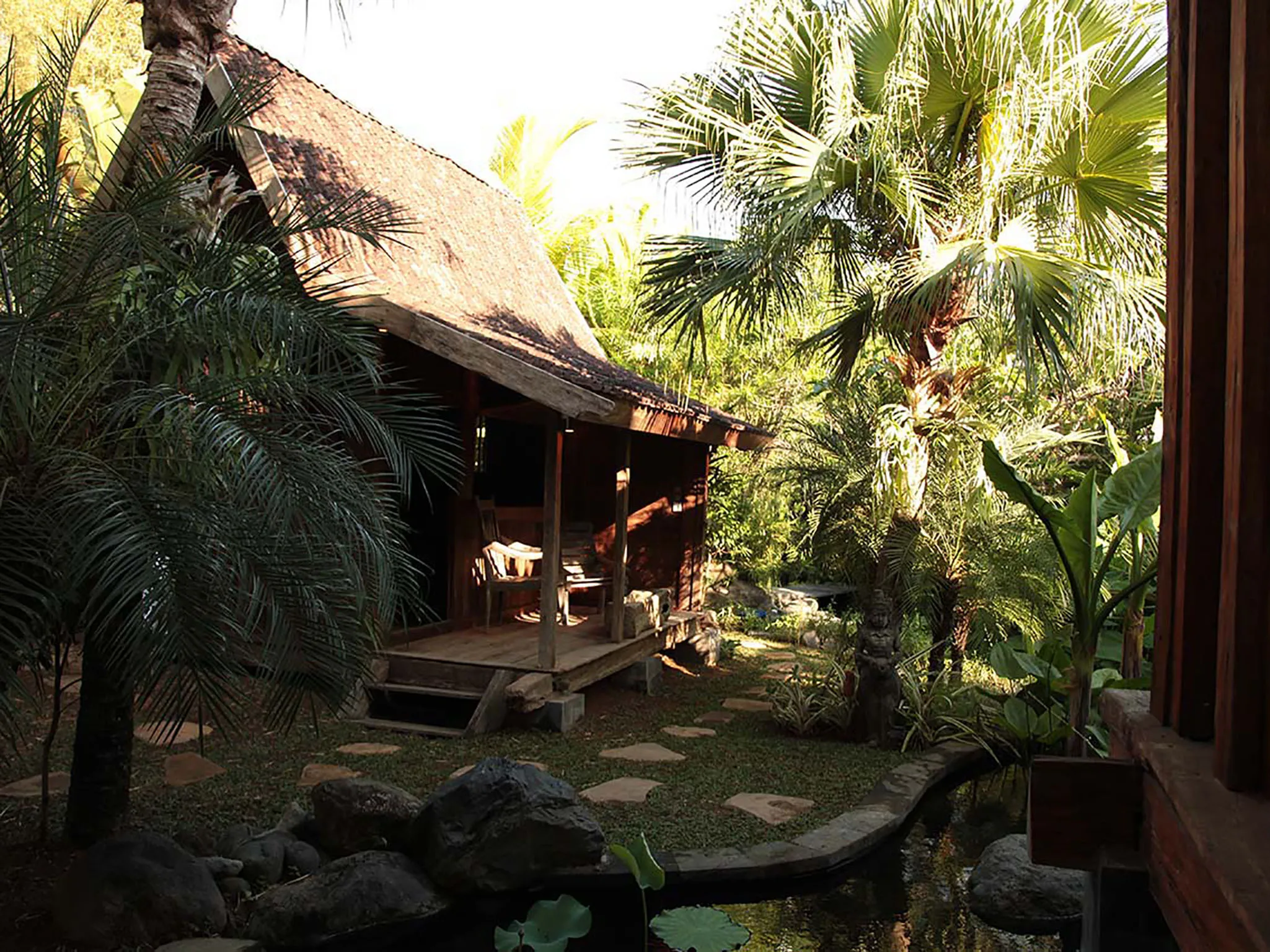 Villa Radha - Porch and gardens