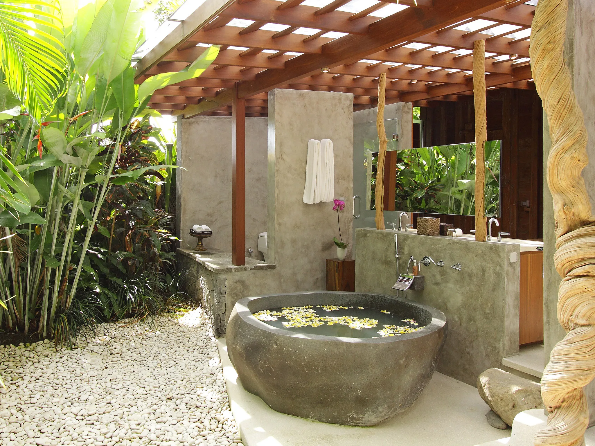 Villa Radha - Ensuite bathtub