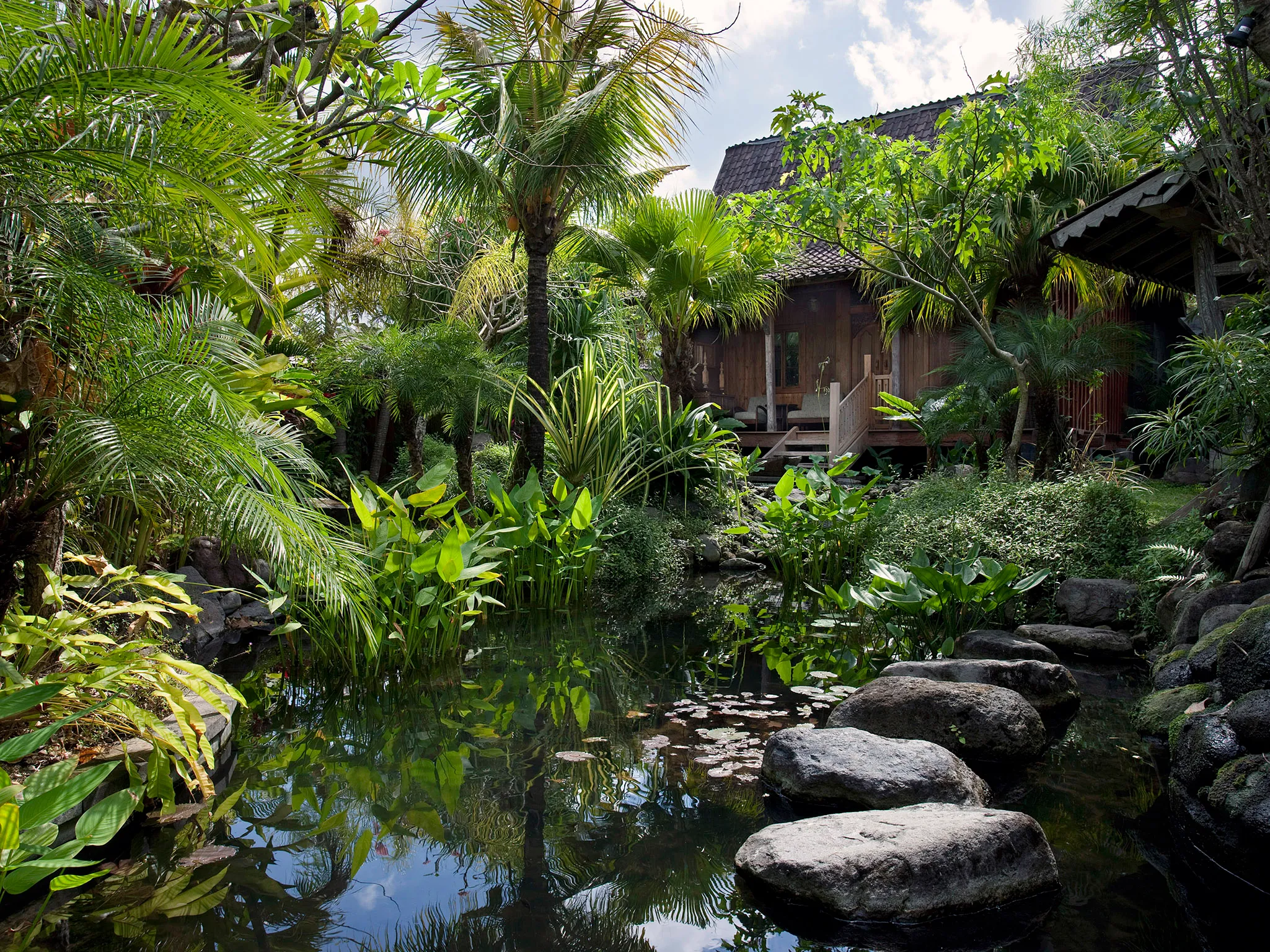 Villa Radha - Entrance pond