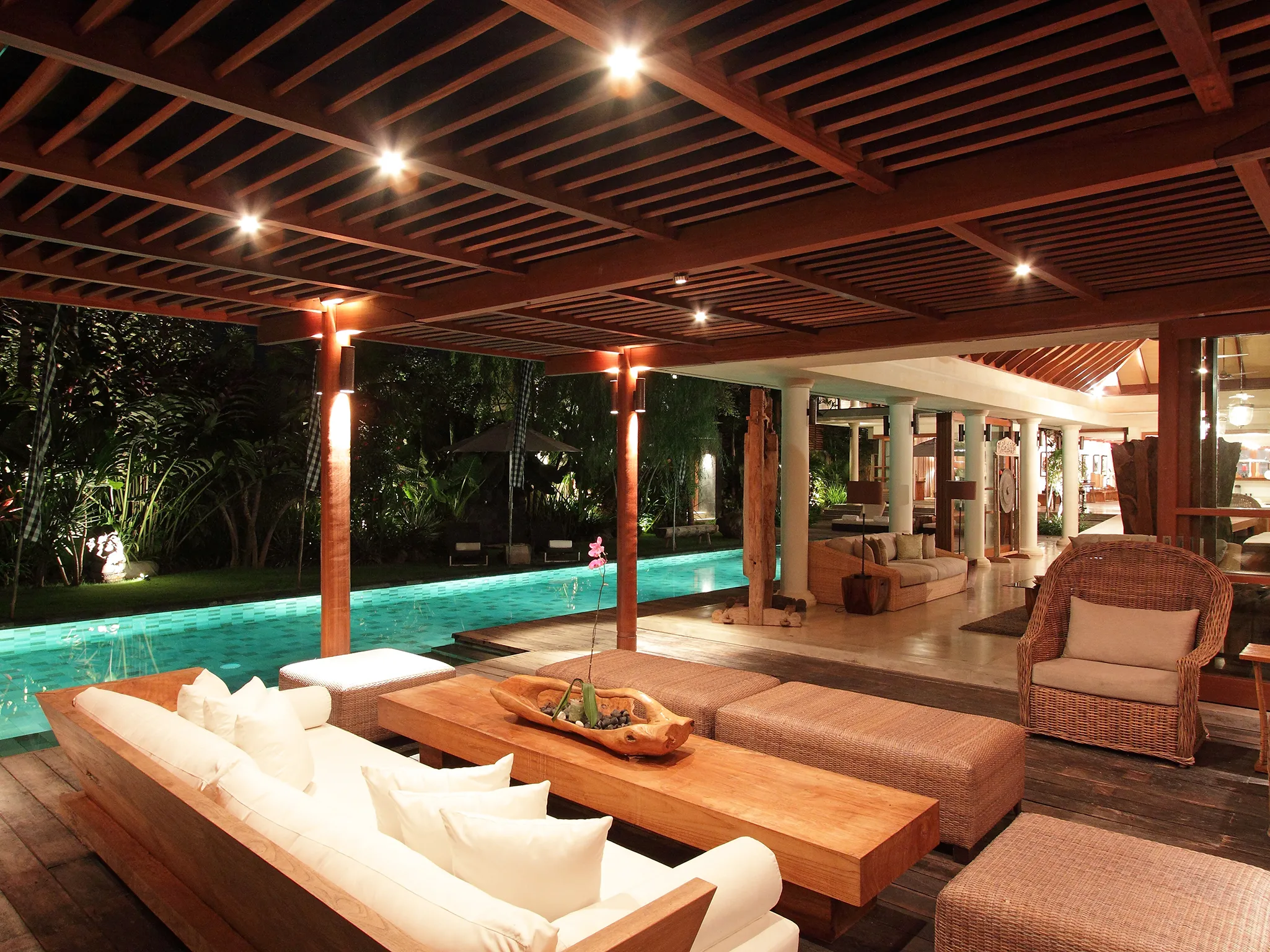 17. Villa Sarasvati - Main living area at night