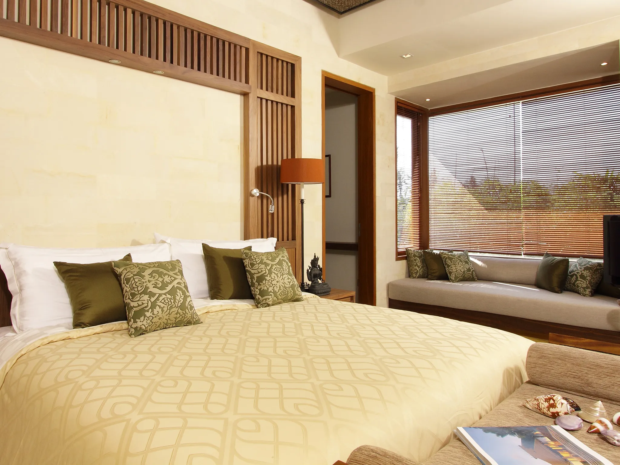 21. Guest bedroom