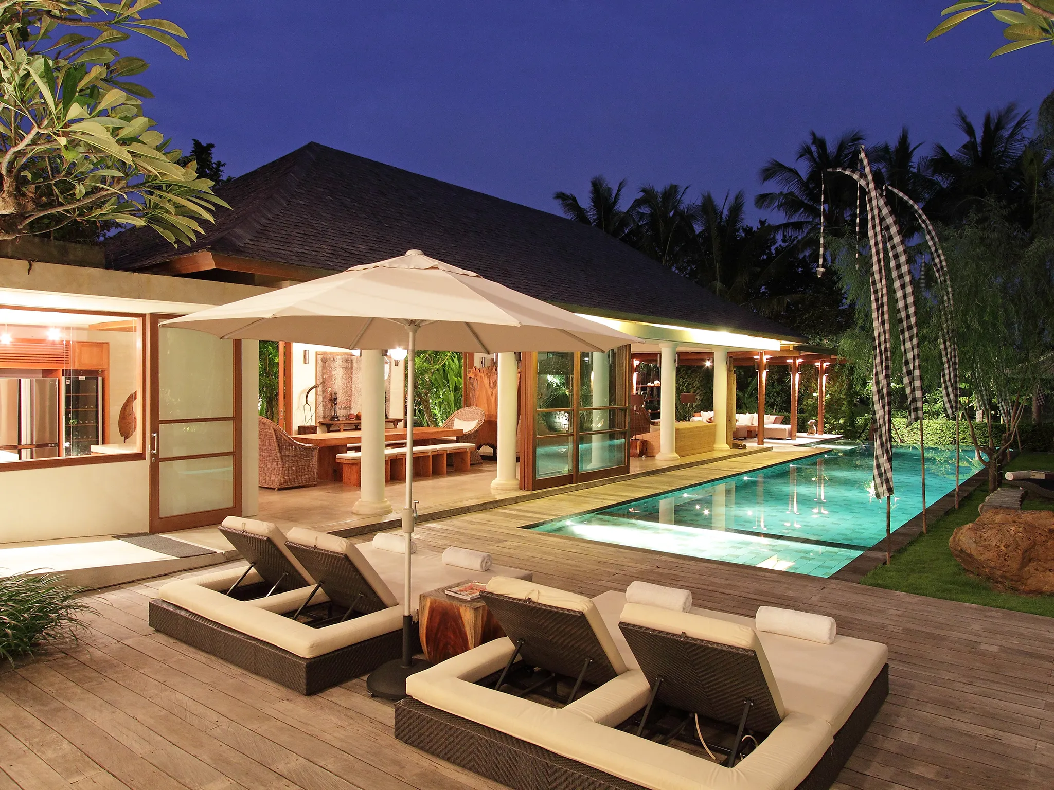 27. Villa Sarasvati - Pool deck at night