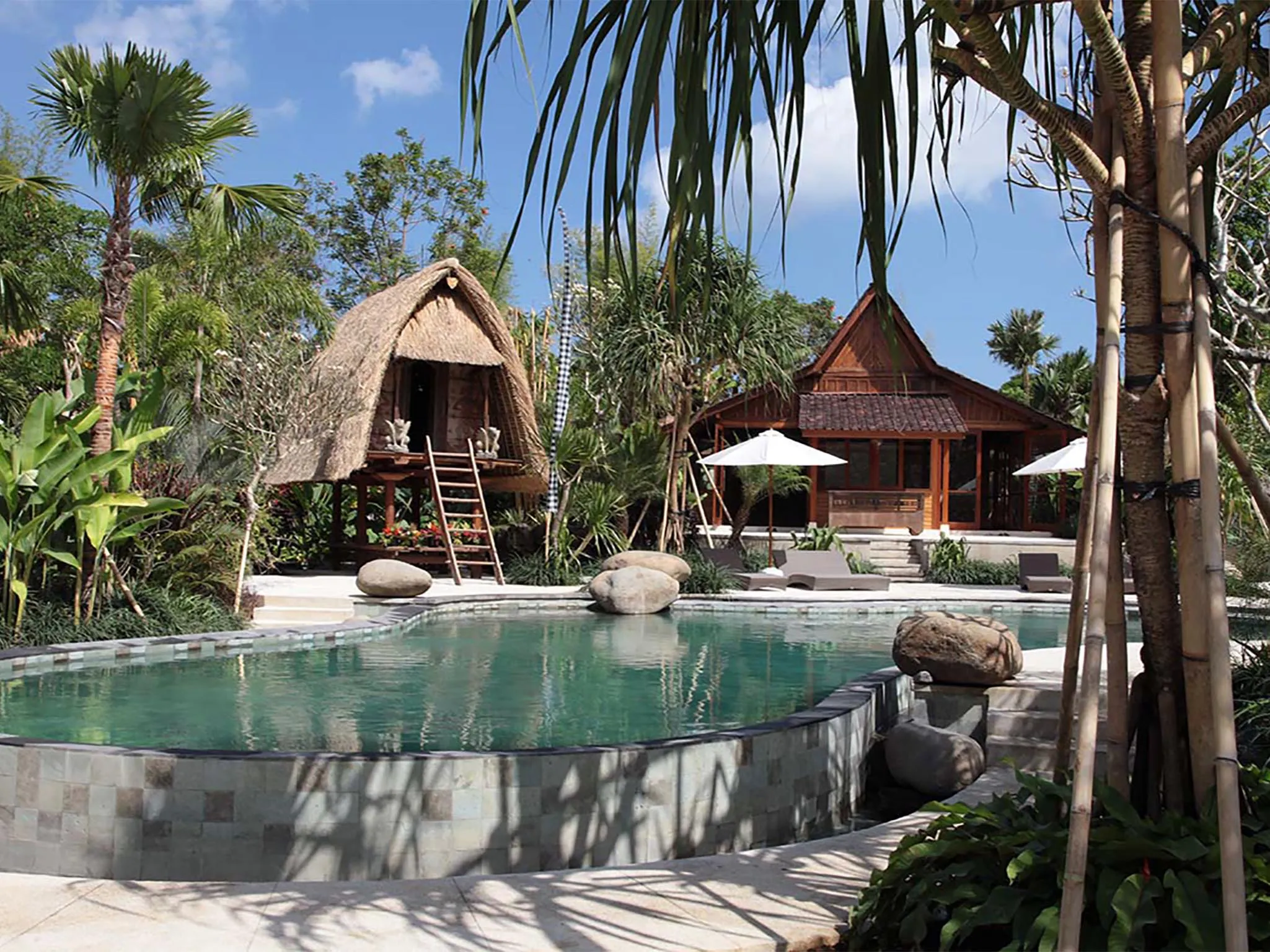 Villa Sati - Pool and joglo