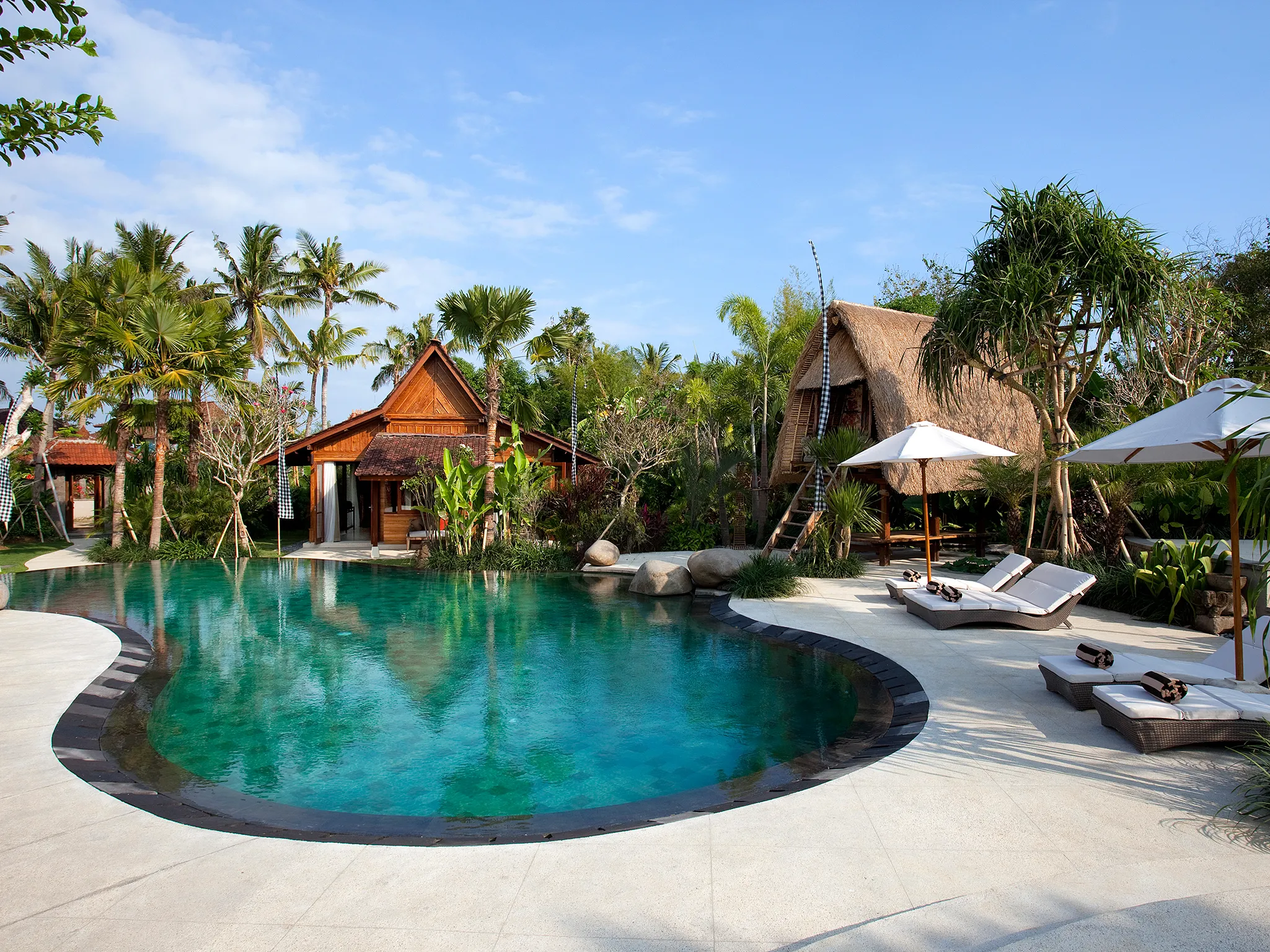 2. Villa Sati - Pool and sunloungers