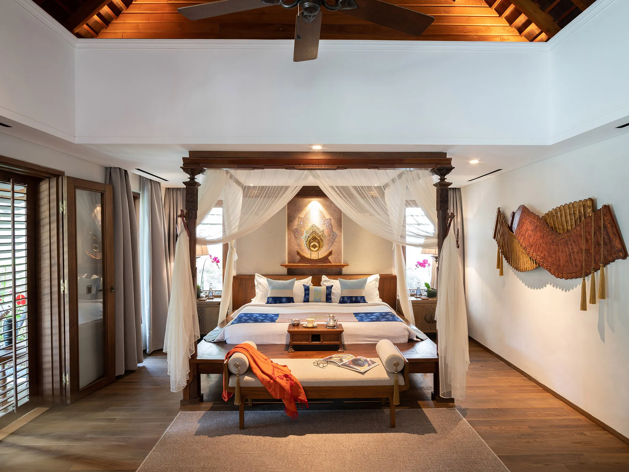 Des Indes I - Exquisite design of master suite