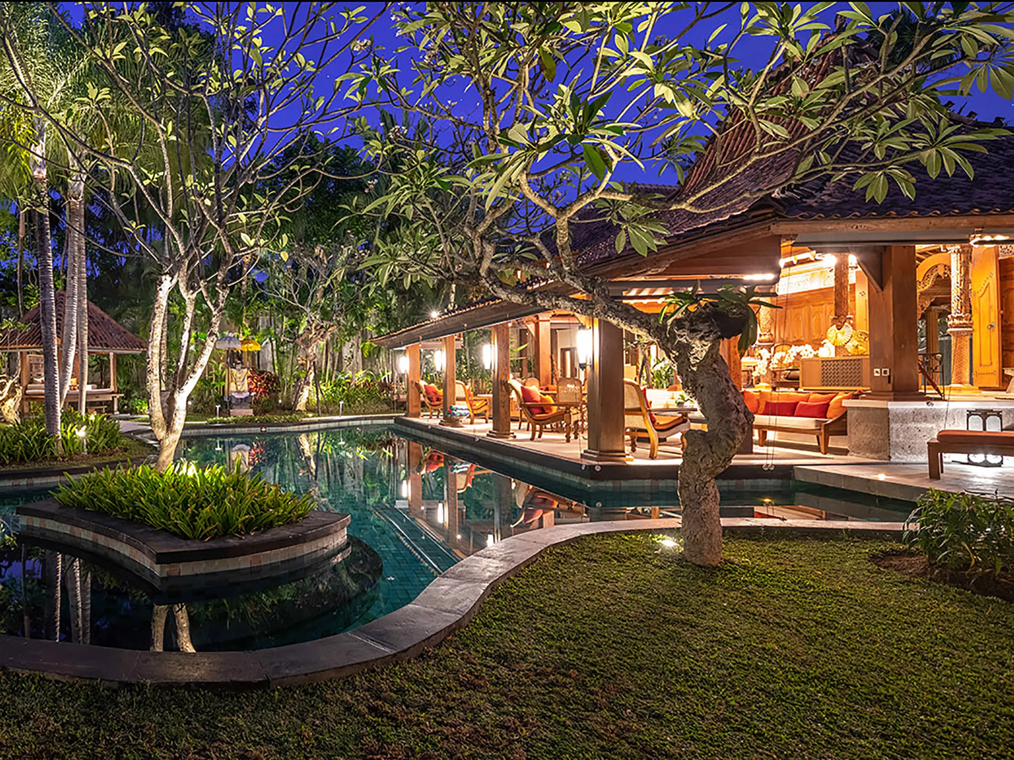 Des Indes I - Light features at night