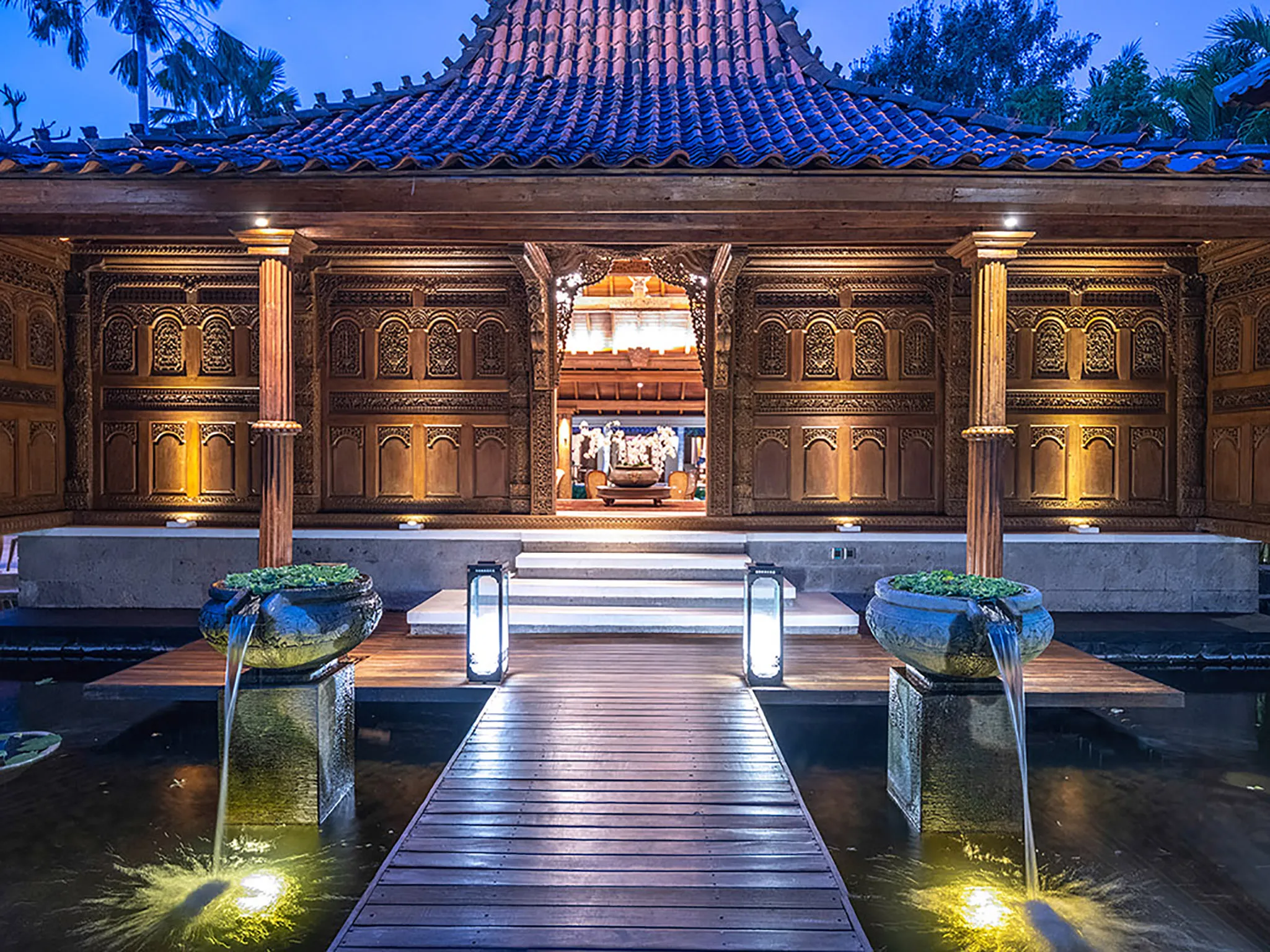 Des Indes I - Stunning ethnic joglo atmosphere at night