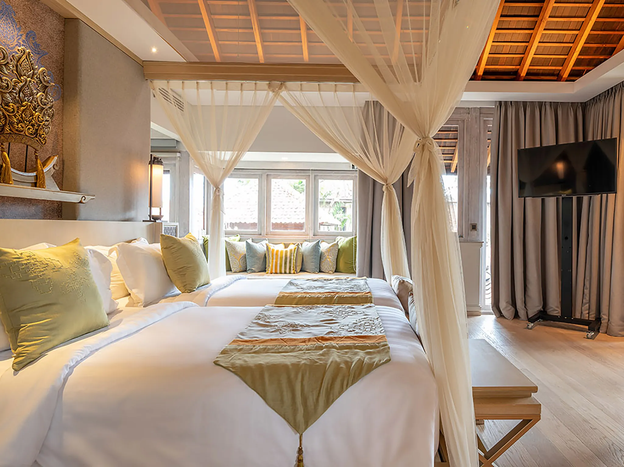 Des Indes I - Upstairs guest suite design