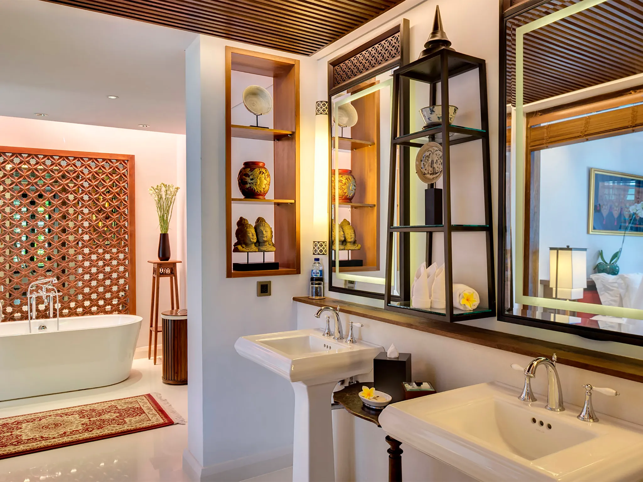 Des Indes II - Guest bedroom bathroom design