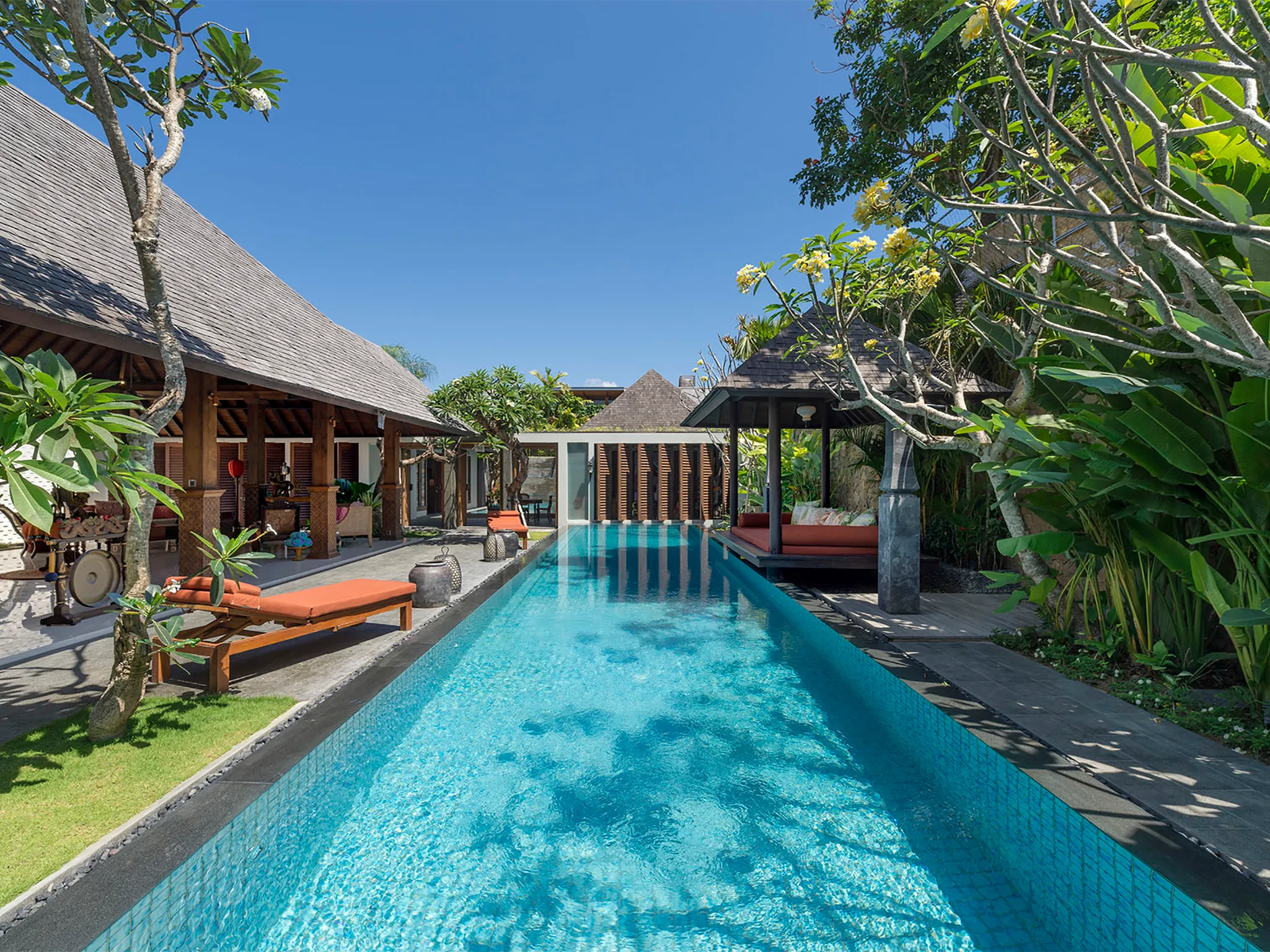 Des Indes II - Poolside