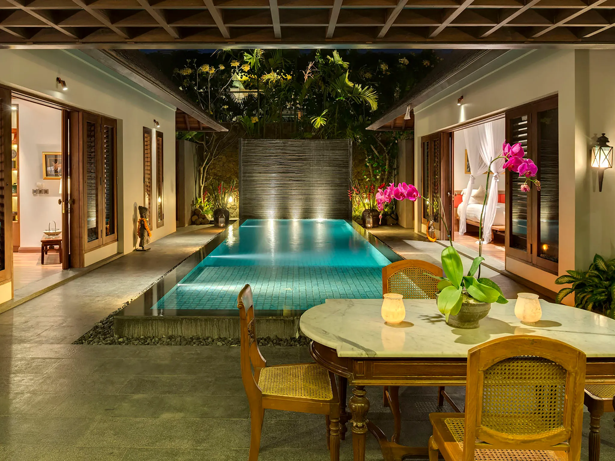 Des Indes II - Pool side at night
