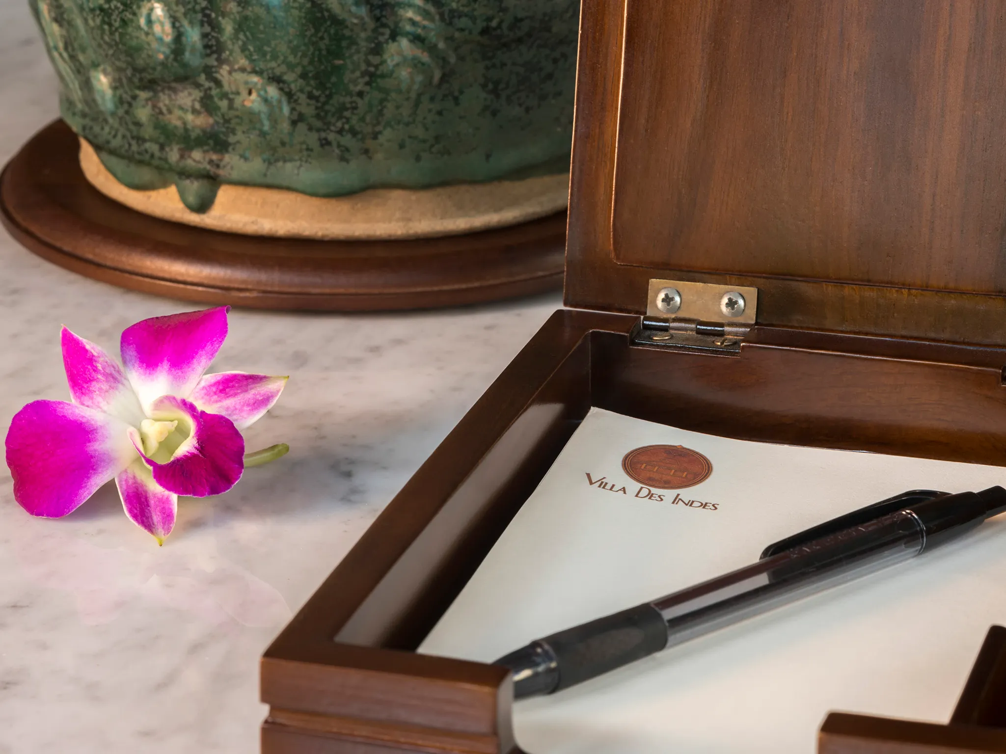 Des Indes II - Attention to detail