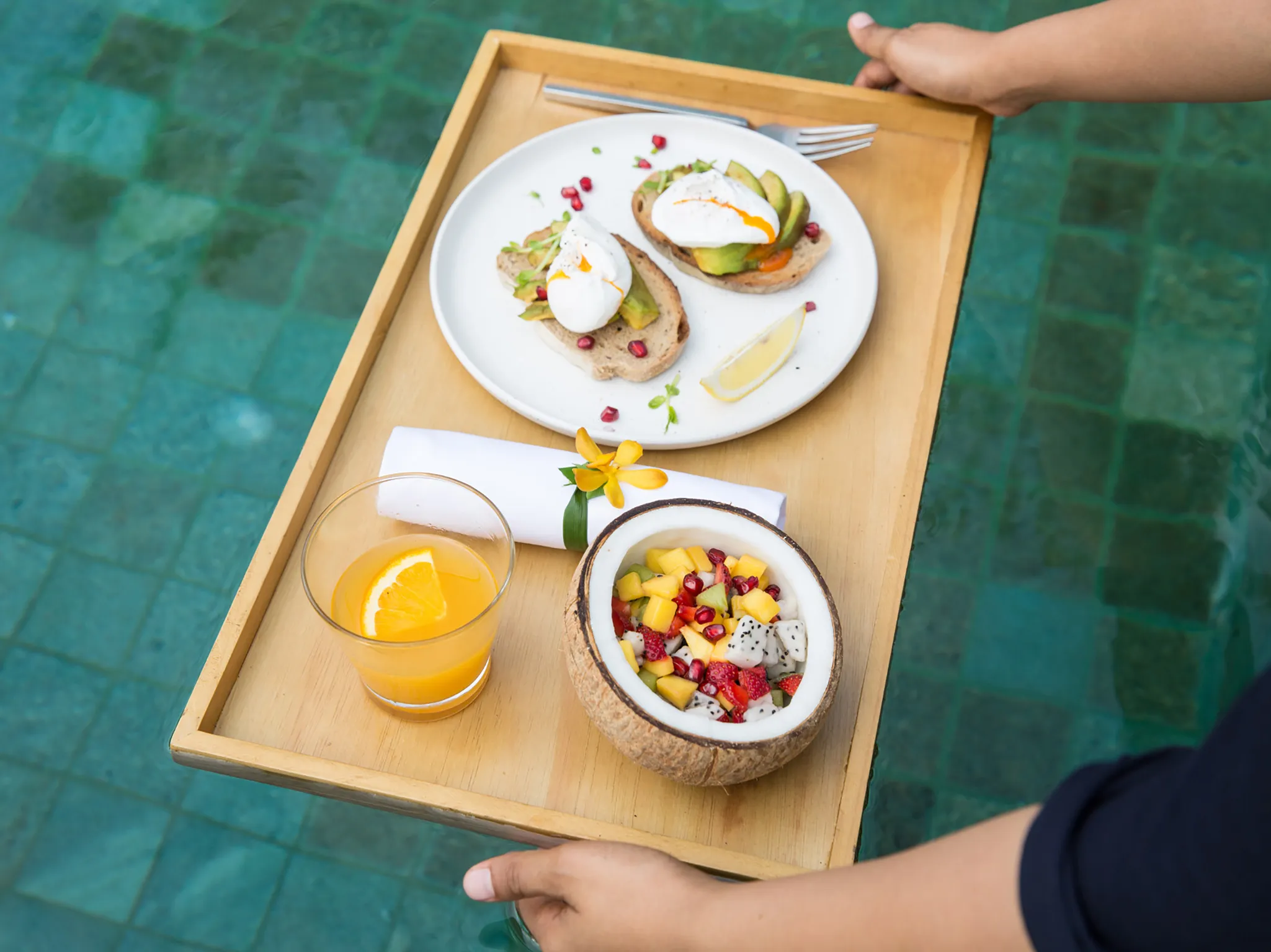 Element of 8 - Breakfast in the pool