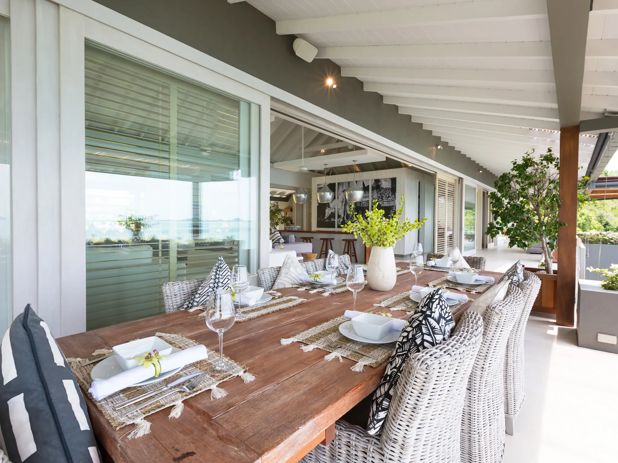 Element of 8 - Dining area setting