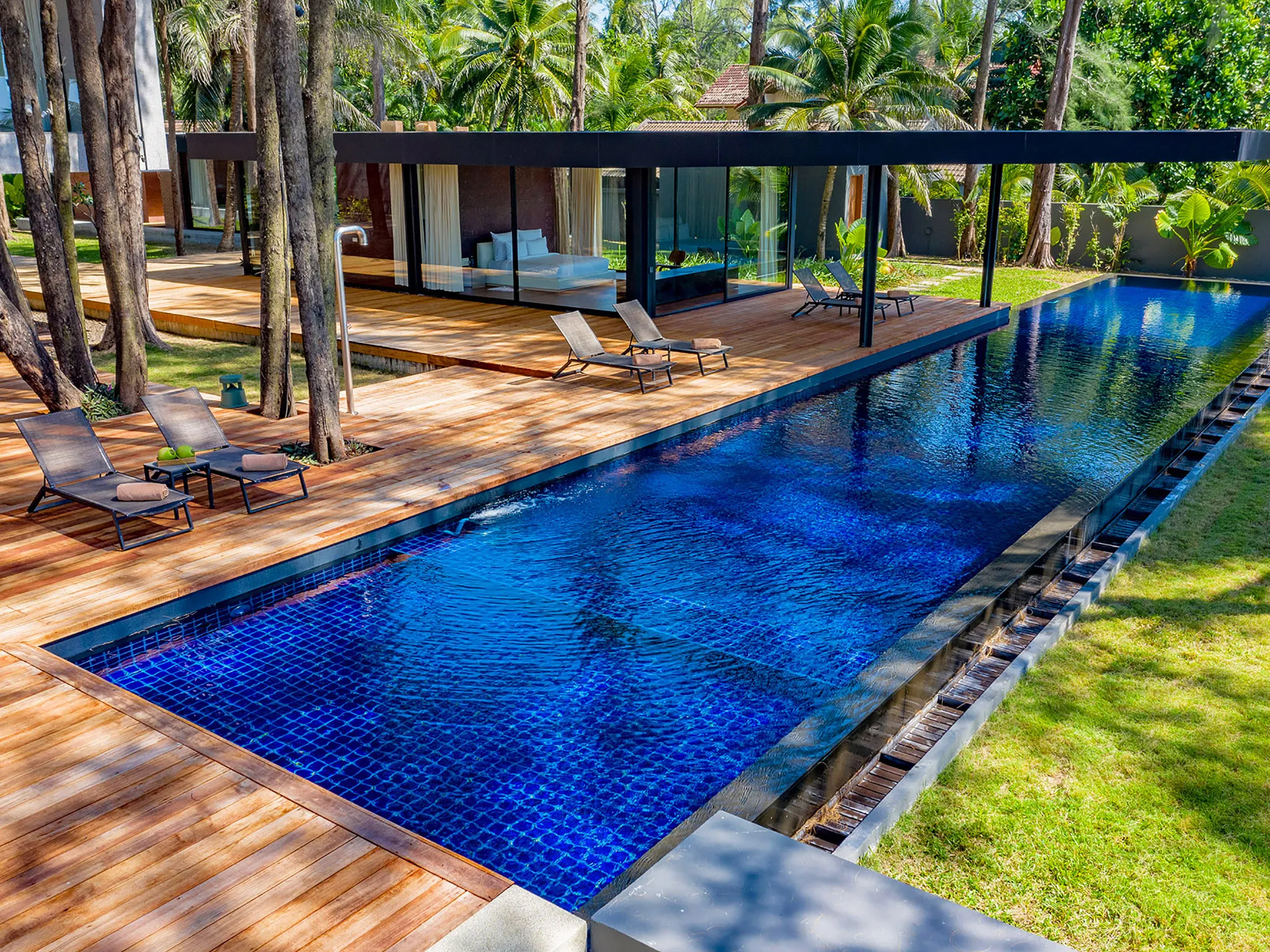 Grand Villa Noi - Glistening pool