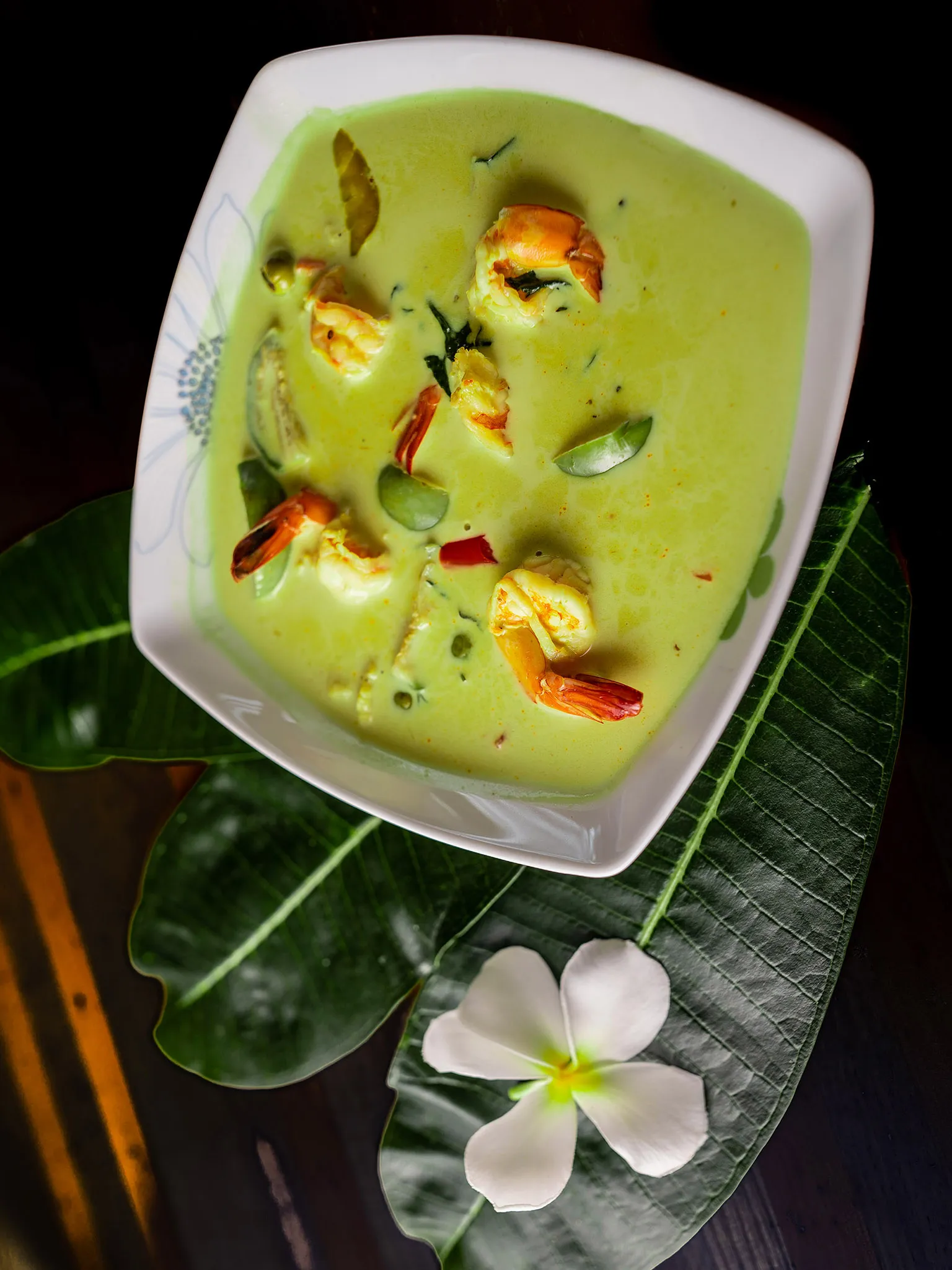 Grand Villa Noi - Appetising food (Green Curry with Prawns)