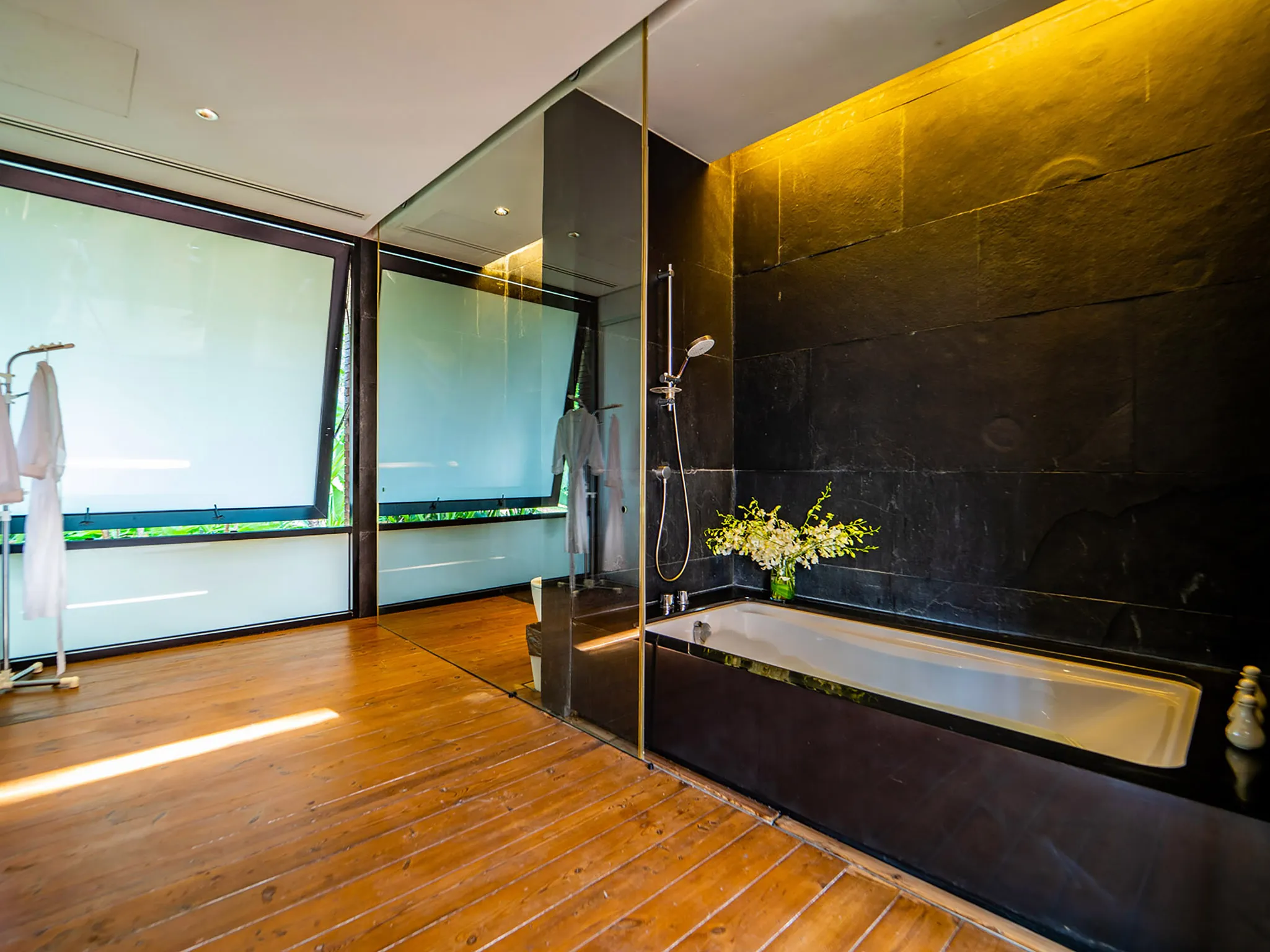 Grand Villa Noi - Bathroom goals (guest bedroom C)