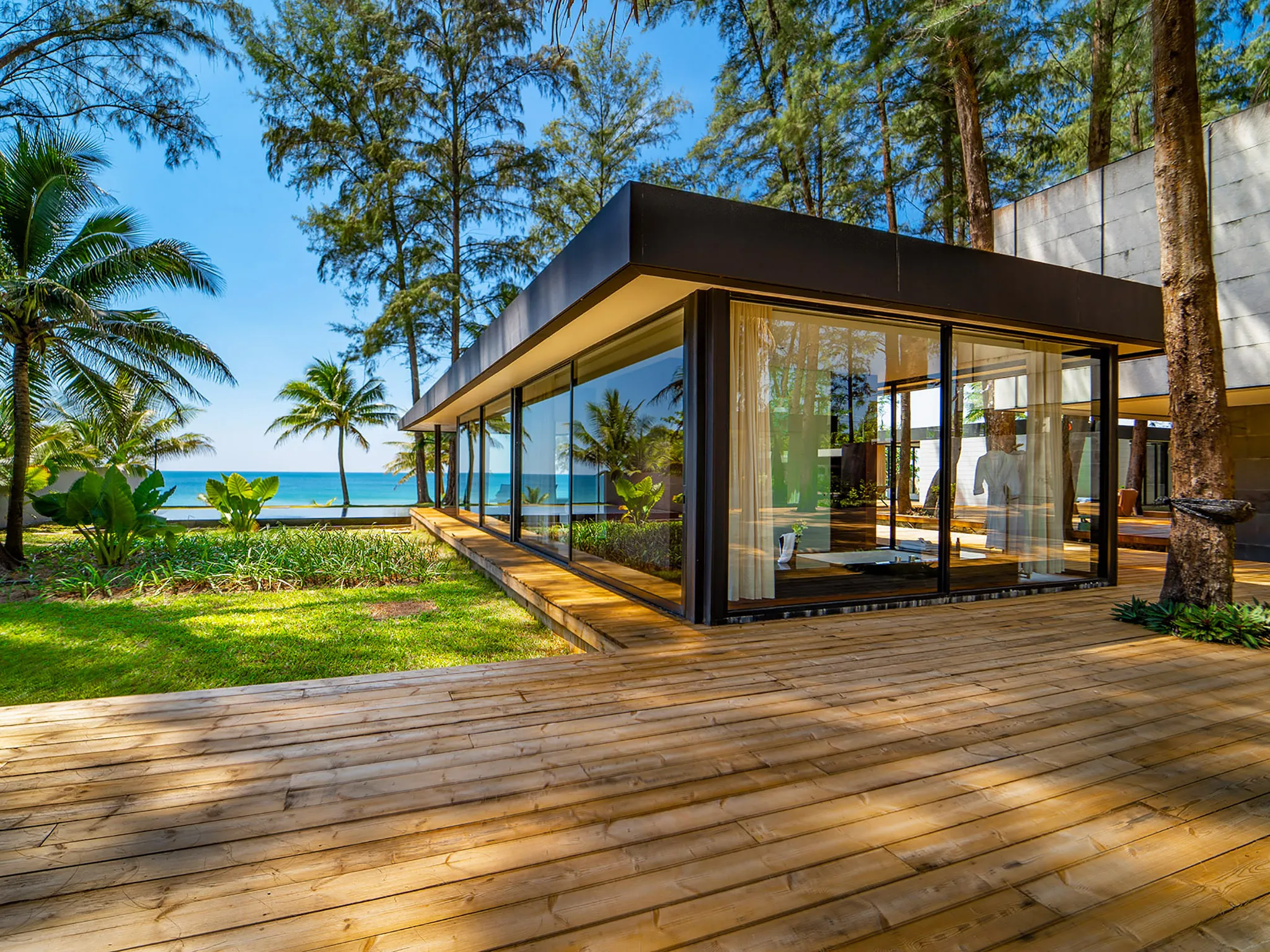 Grand Villa Noi - Beachfront paradise