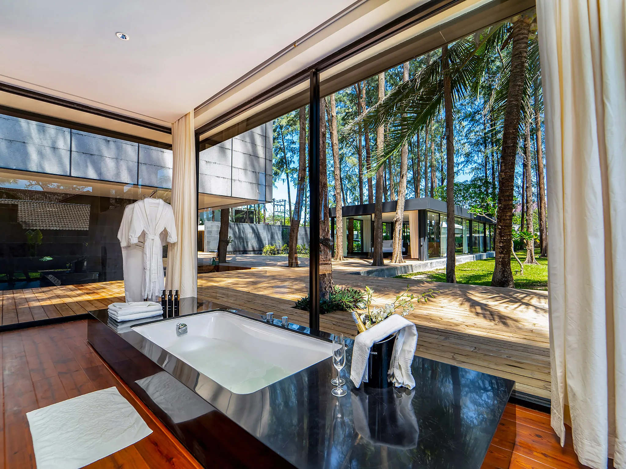 Grand Villa Noi - Begin your rejuvenation, guest bedroom B