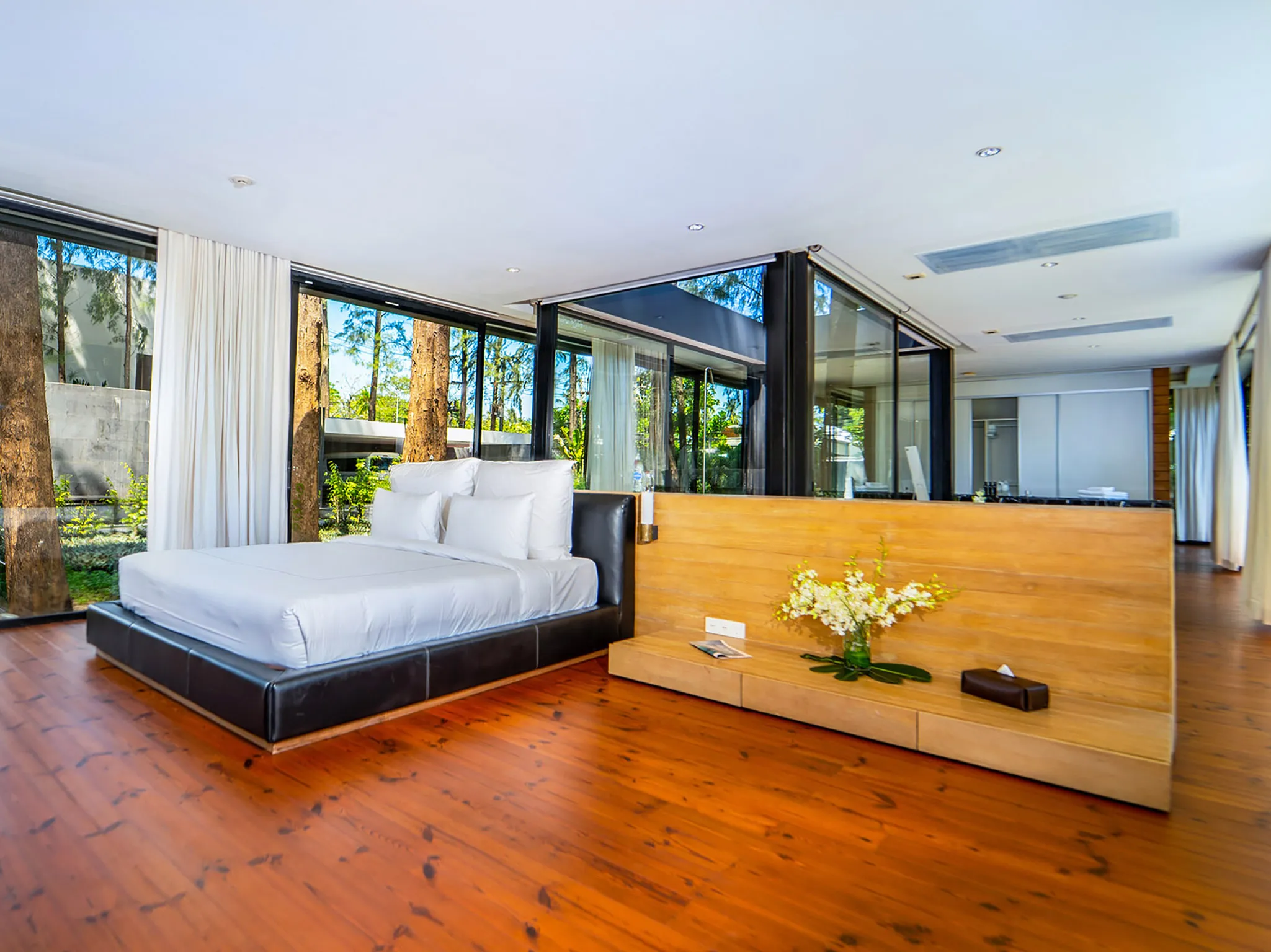 Grand Villa Noi - Comfortable master suite D