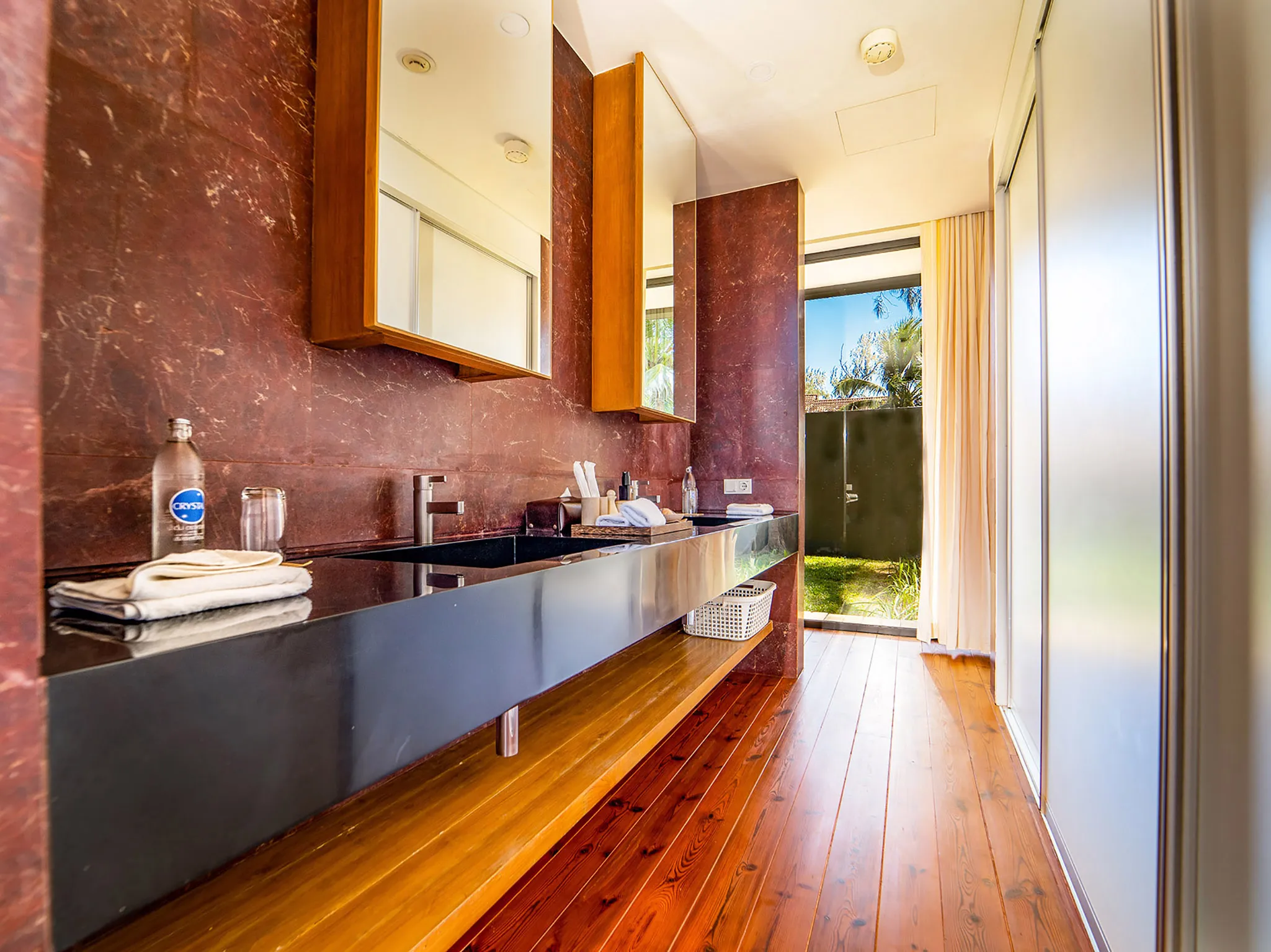 Grand Villa Noi - Double sink vanity, guest bedroom B