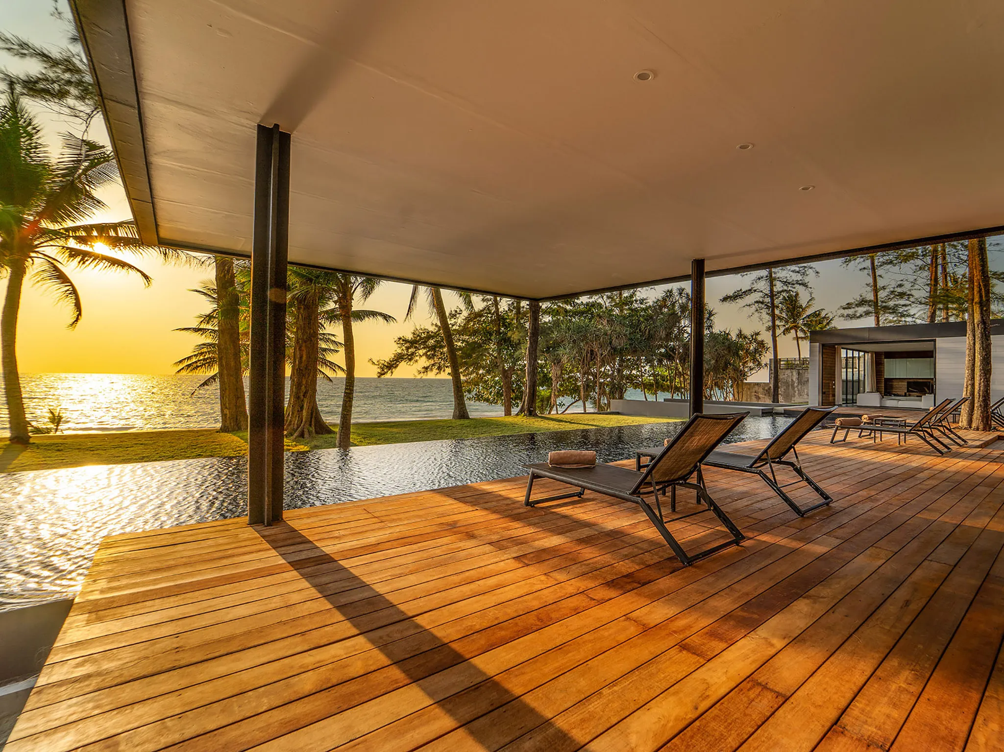 Grand Villa Noi - Enjoy the beautiful sunset