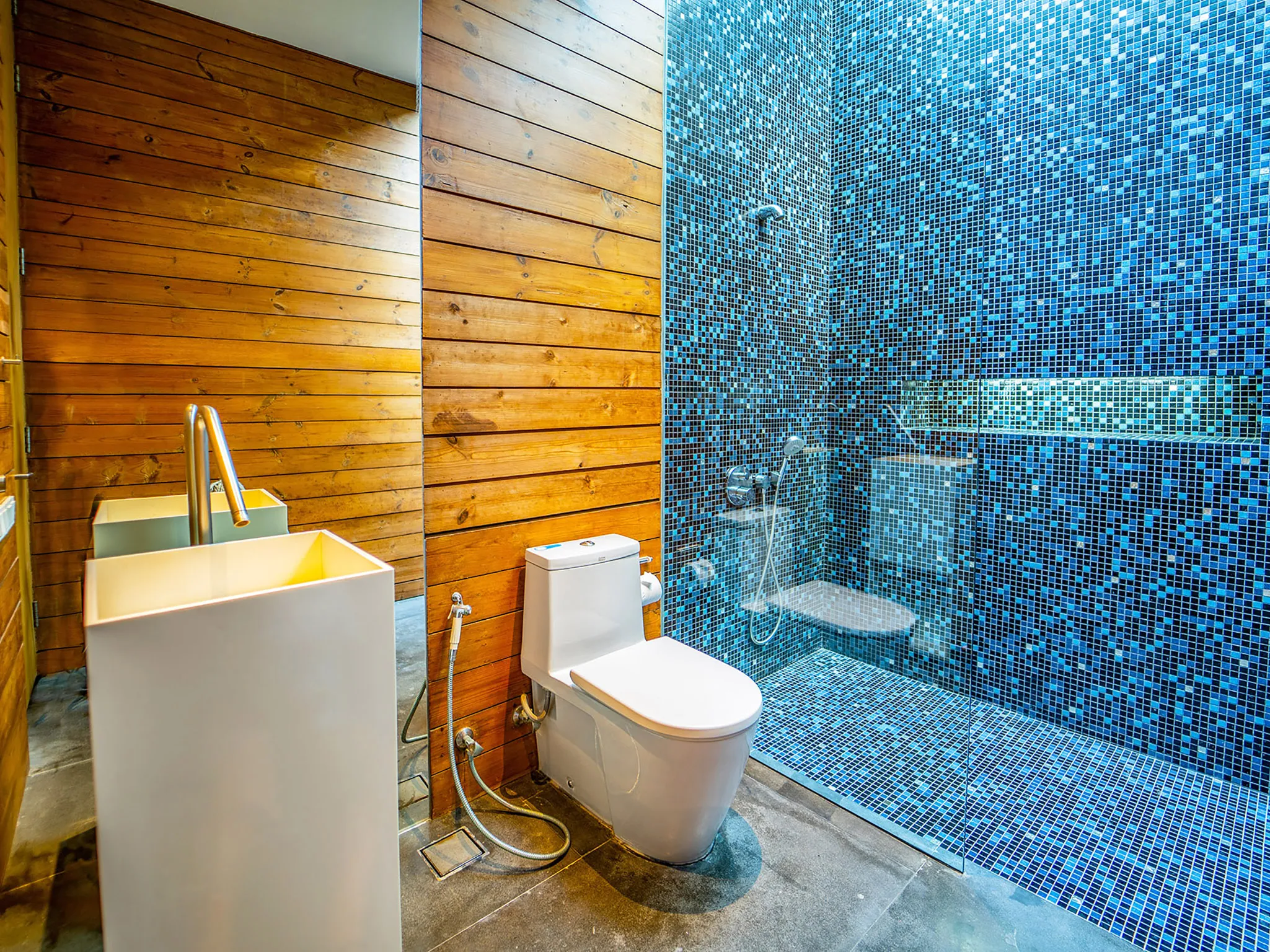 Grand Villa Noi - Guest Bathroom excellent (living room)