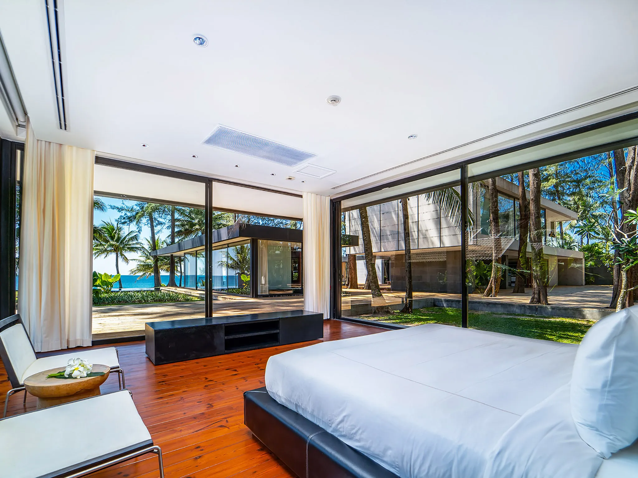 Grand Villa Noi - Guest bedroom C with magnificent view