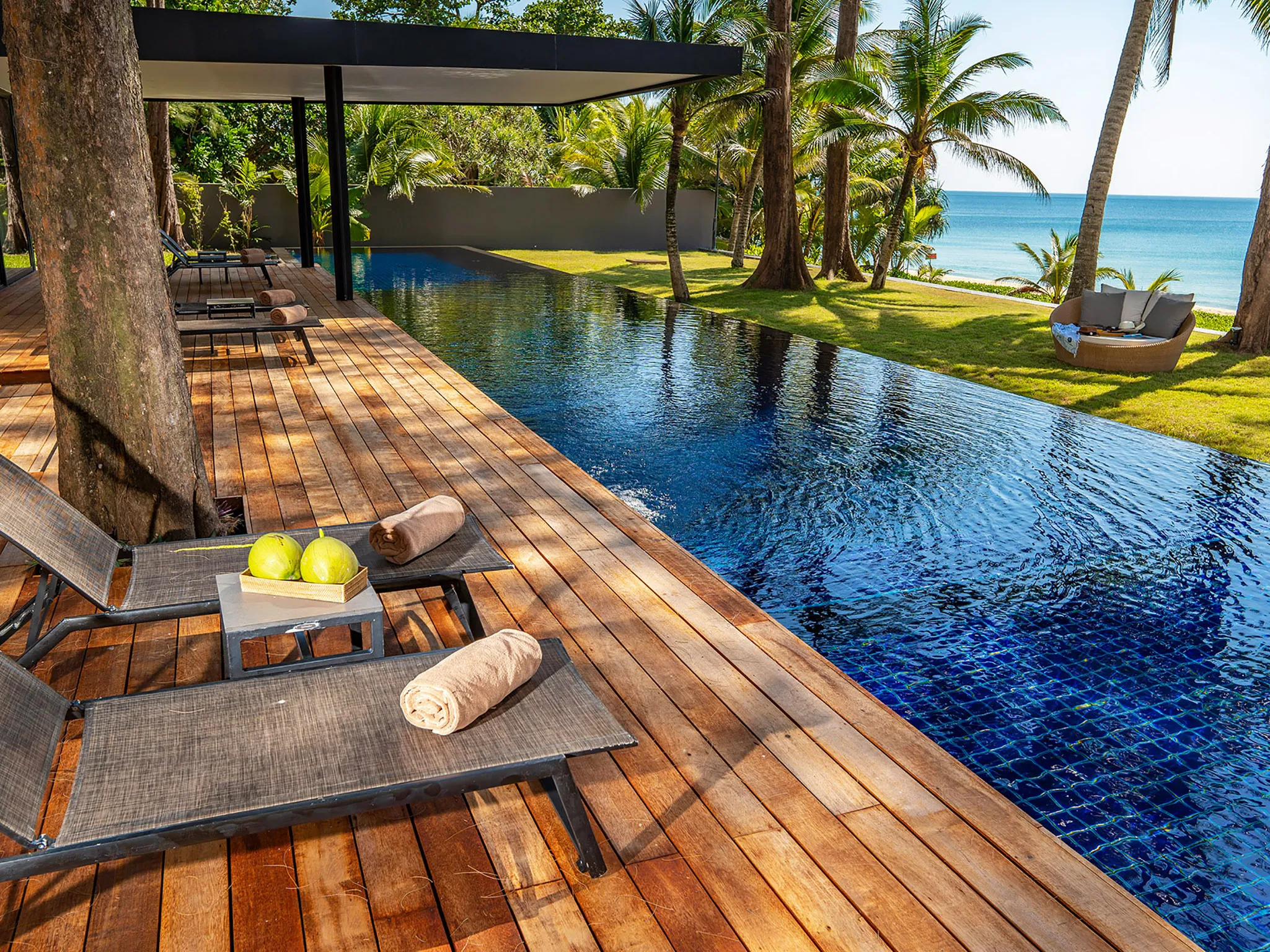 Grand Villa Noi - Poolside paradise
